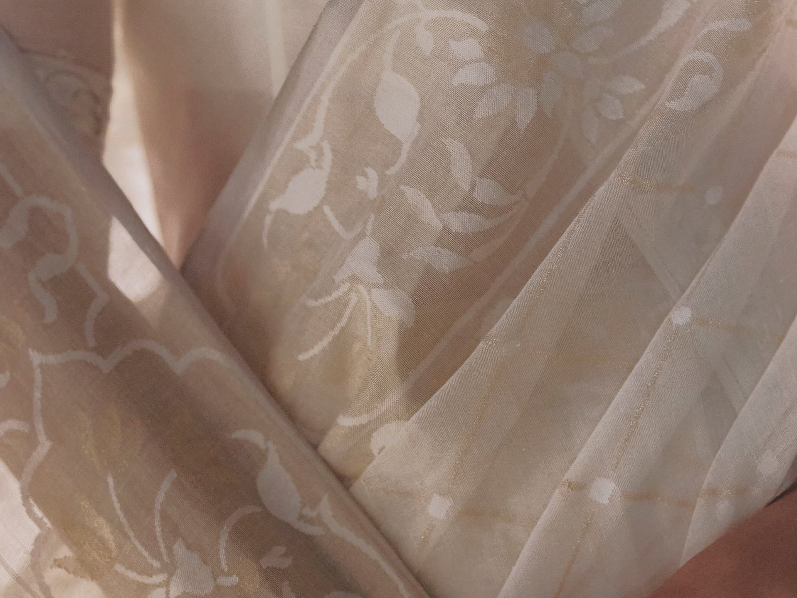 Awadhi Jamdani |  The Art of Loom and Light