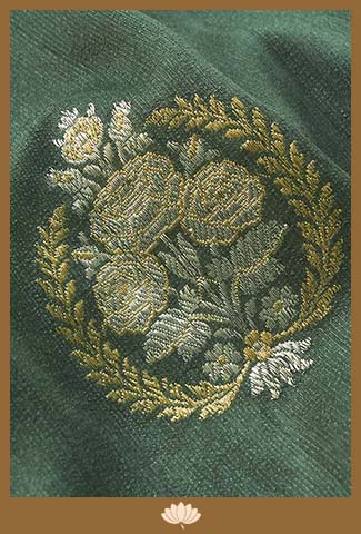 Few things to consider when buying a handwoven Banarasi saree