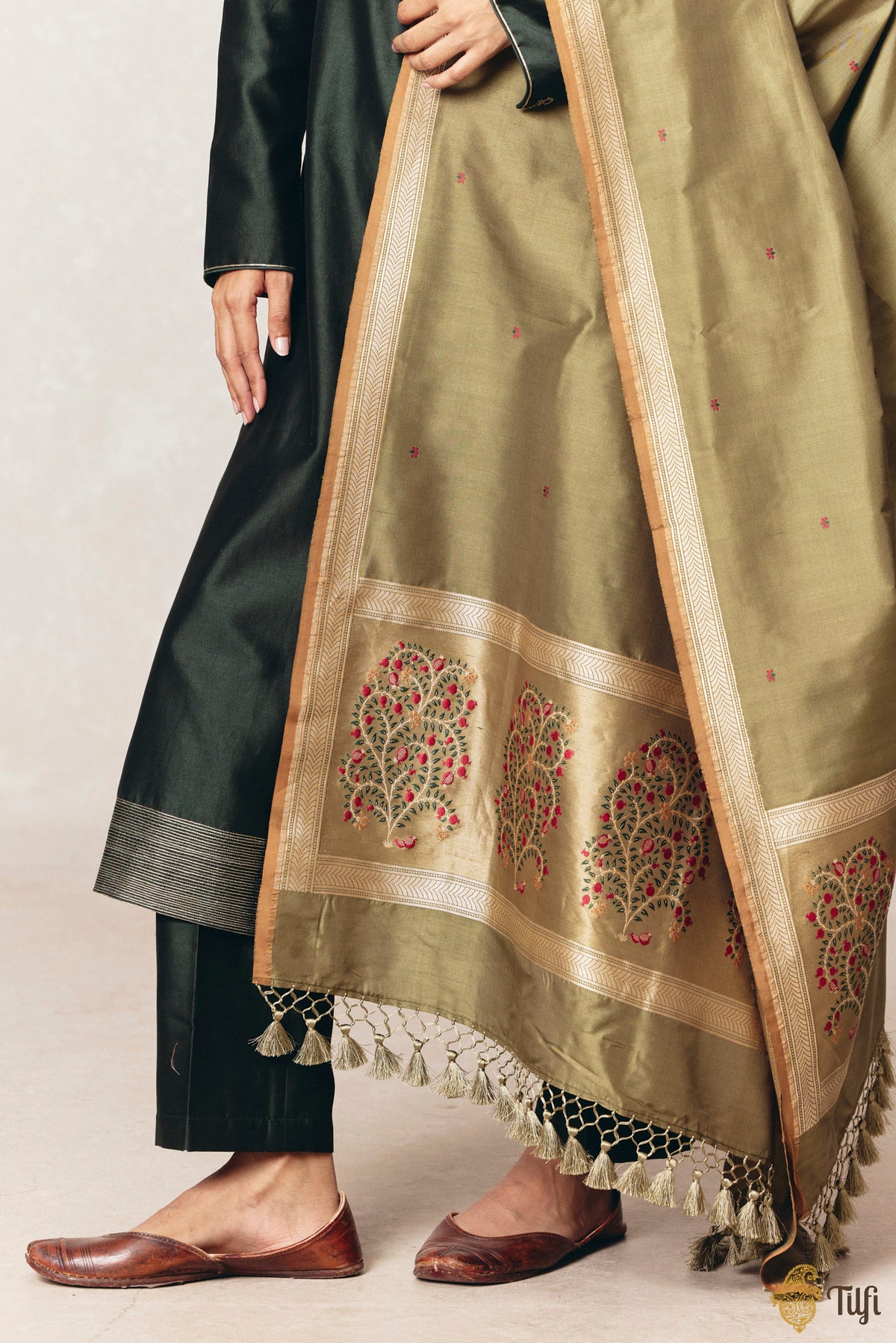 'Anar Lata' Green Pure Katan Silk Banarasi Handloom Dupatta