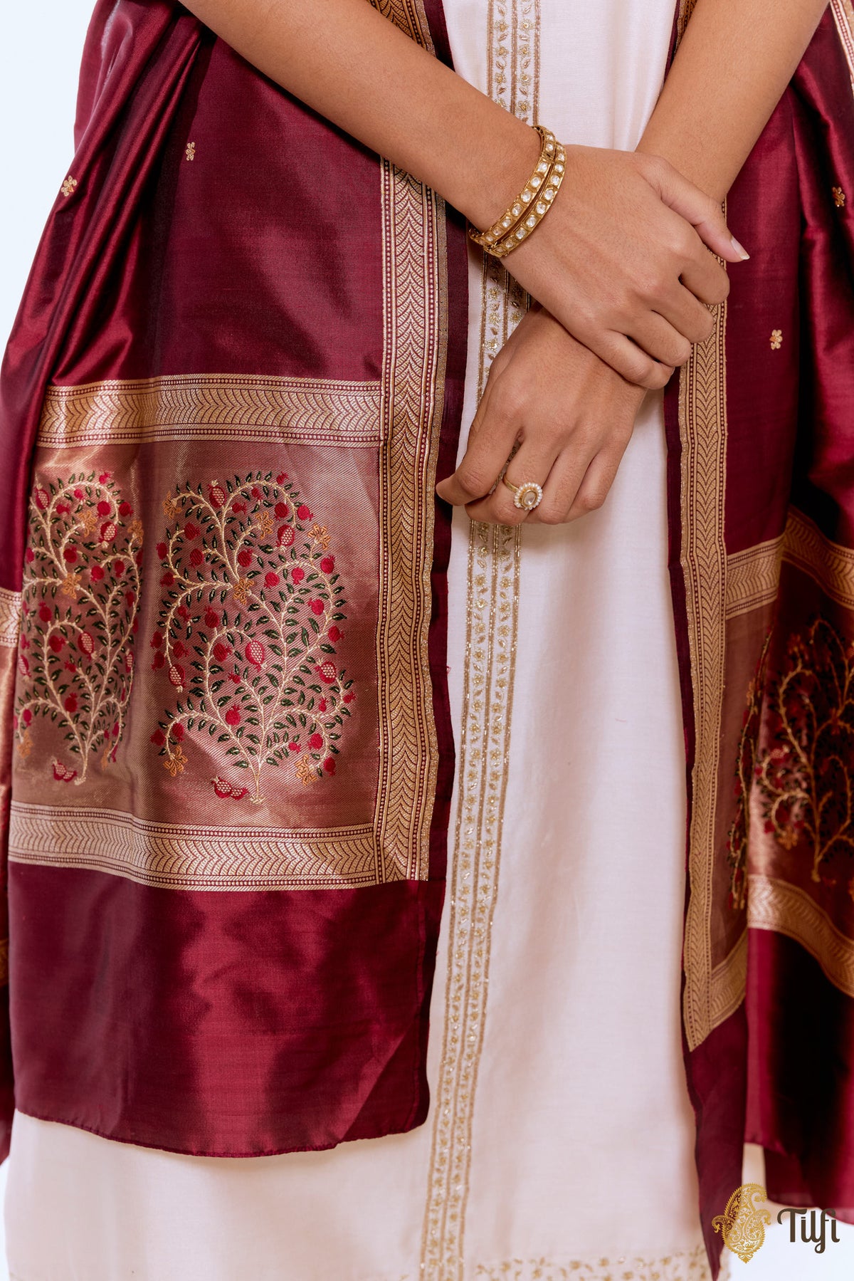 &#39;Anar Lata&#39; Deep Maroon Pure Katan Silk Banarasi Handloom Dupatta