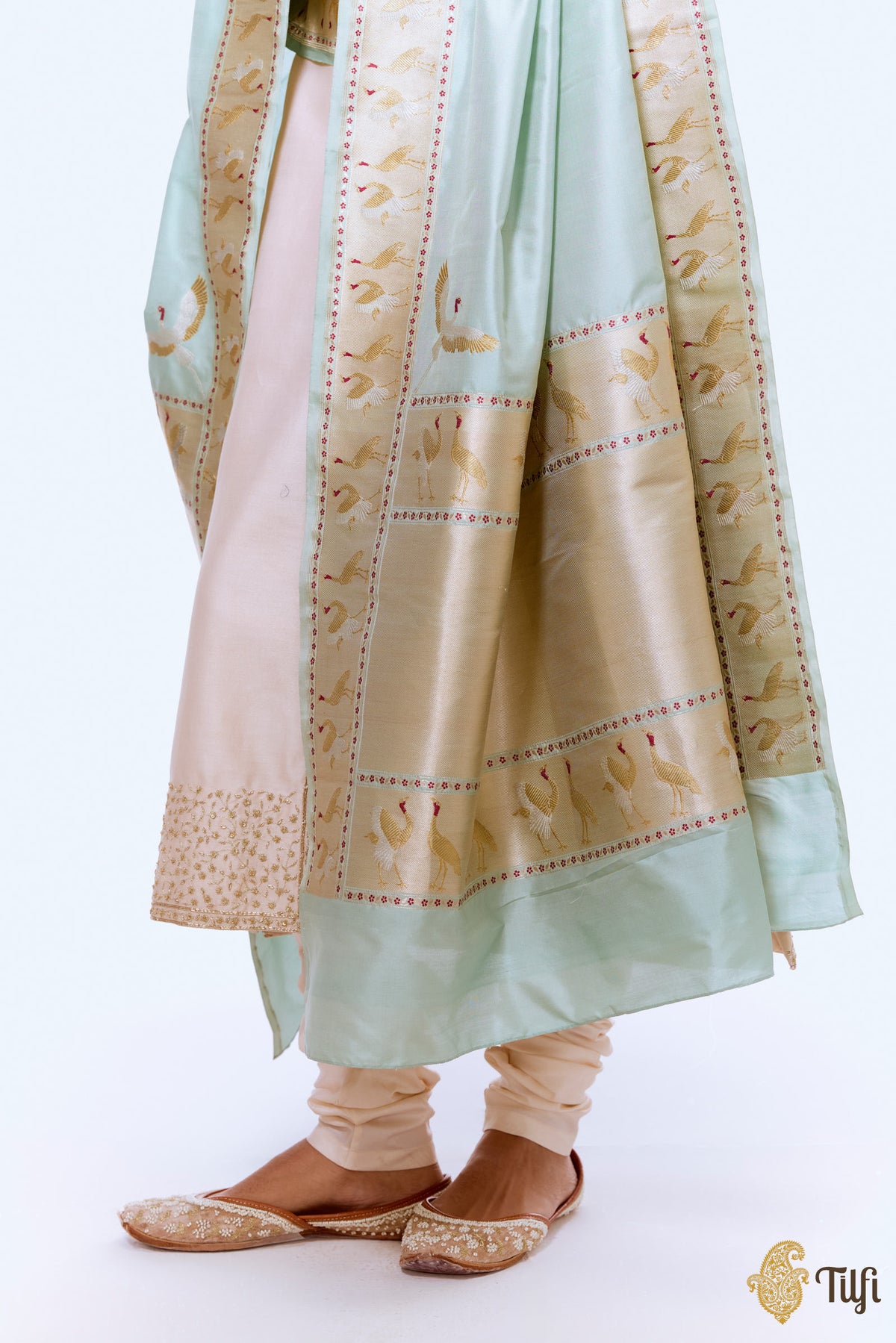 &#39;Hamsa Vilasa&#39; Pastel Blue Pure Katan Silk Banarasi Handloom Dupatta