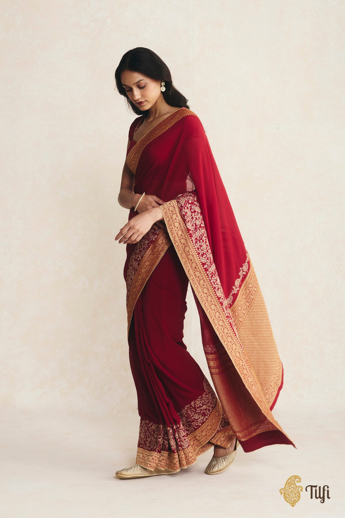 Red Pure Handwoven Georgette Hand-Embroidered Saree