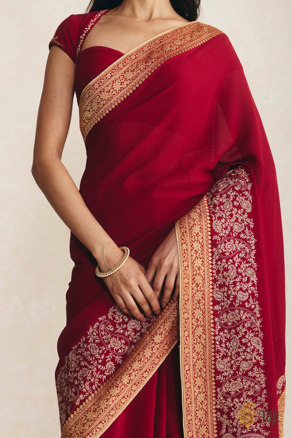 Red Pure Handwoven Georgette Hand-Embroidered Saree