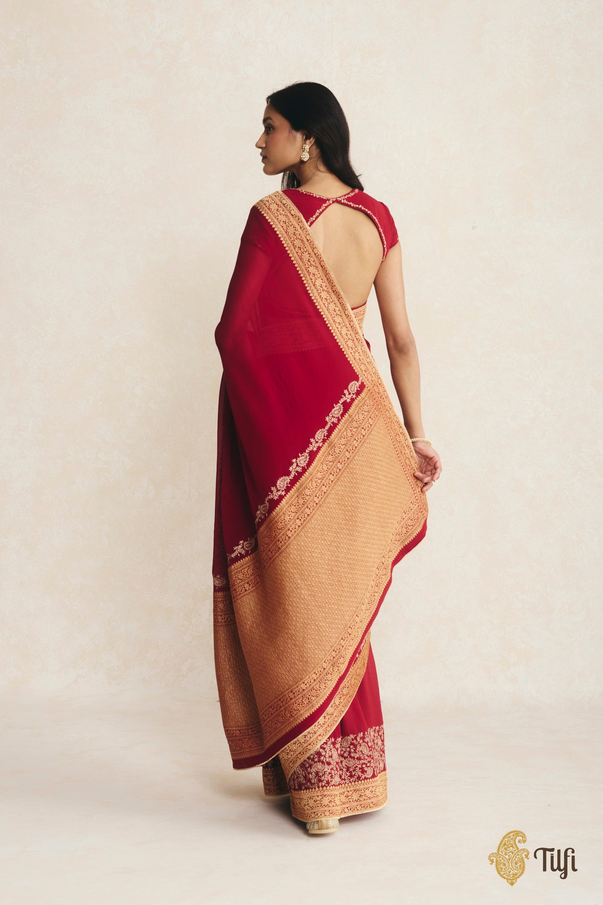 Red Pure Handwoven Georgette Hand-Embroidered Saree