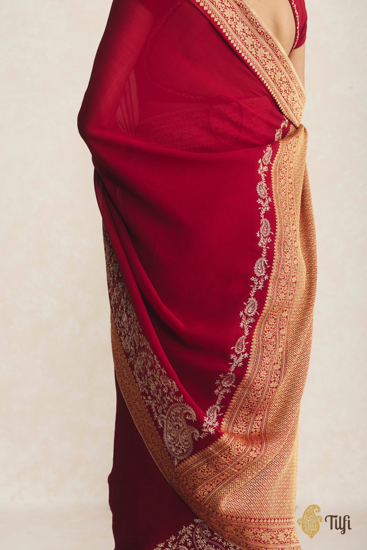 Red Pure Handwoven Georgette Hand-Embroidered Saree