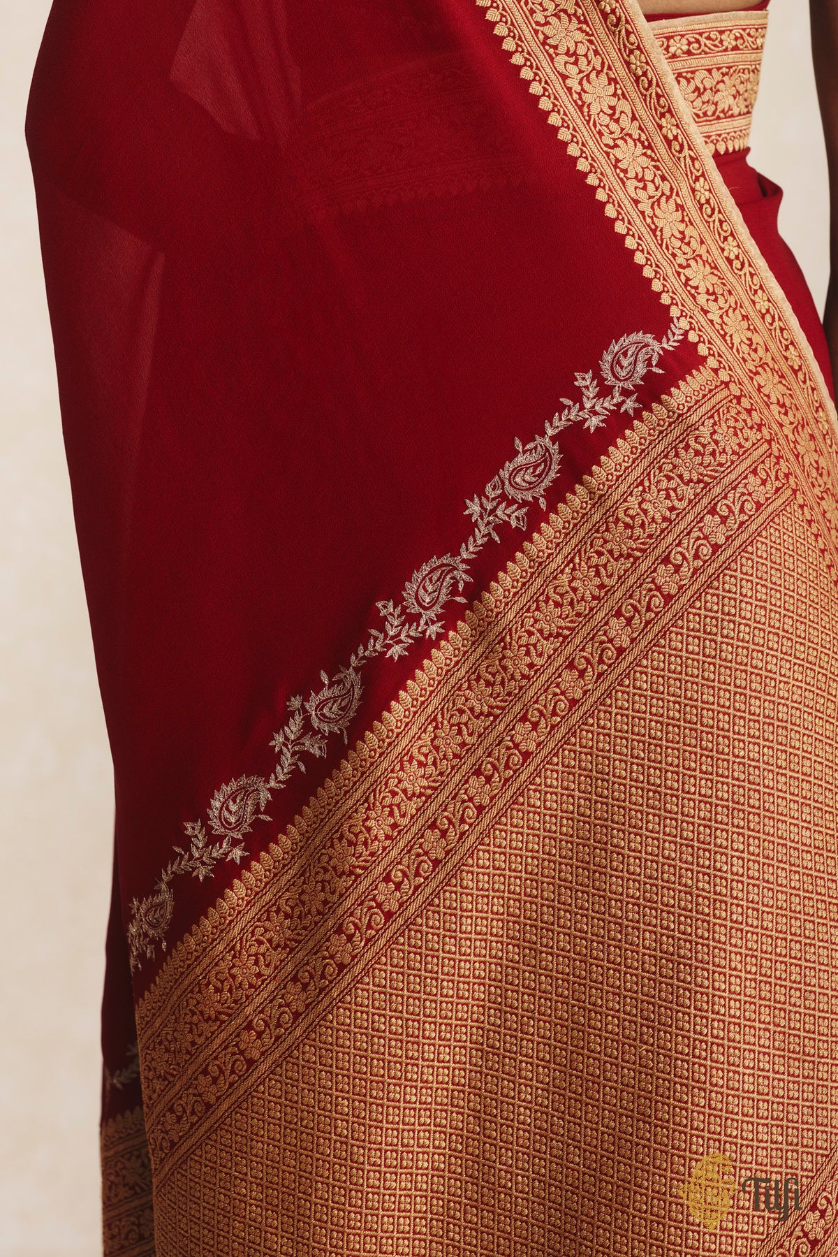Red Pure Handwoven Georgette Hand-Embroidered Saree