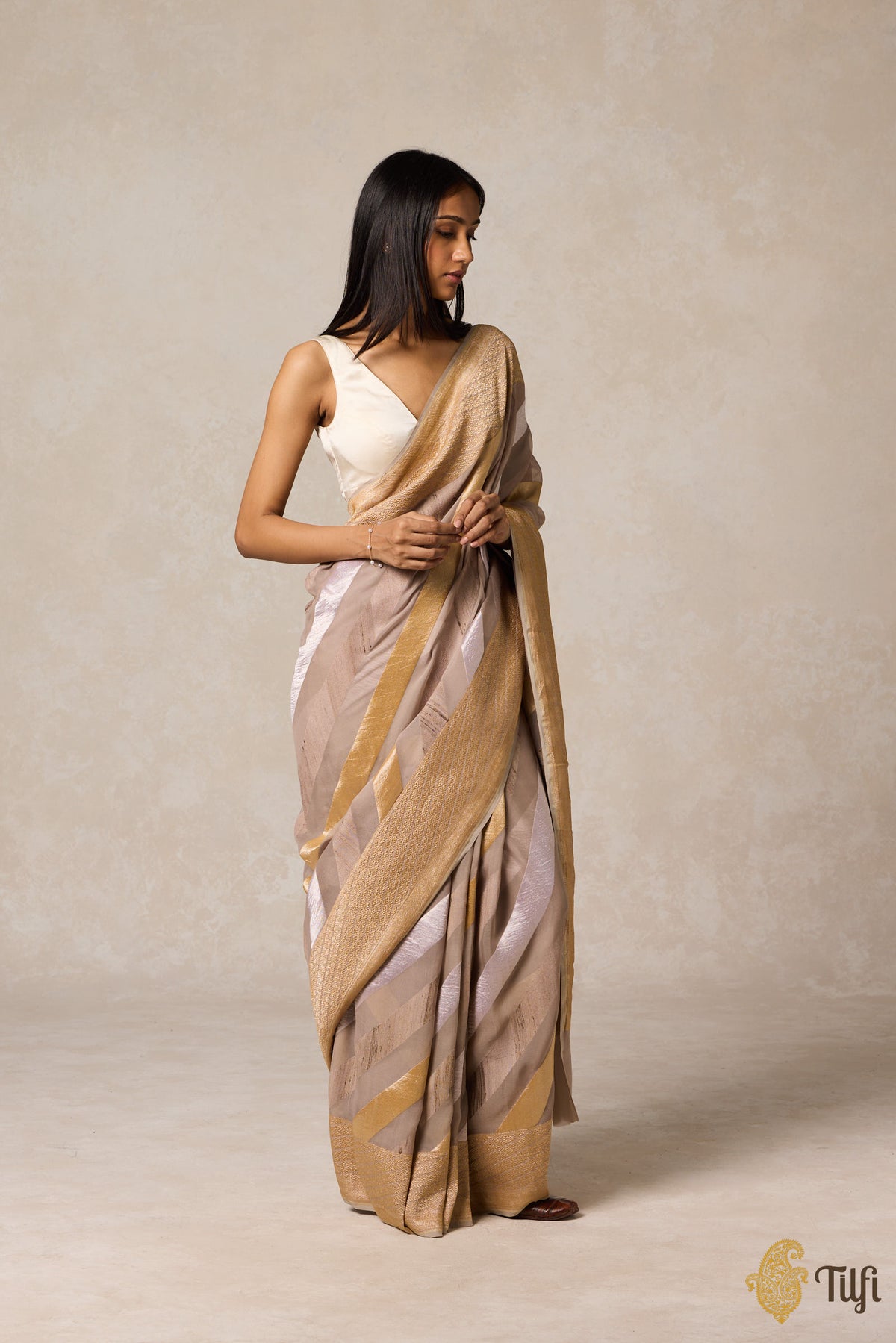 &#39;Juhi&#39; Beige-Grey Pure Georgette Banarasi Handloom Saree