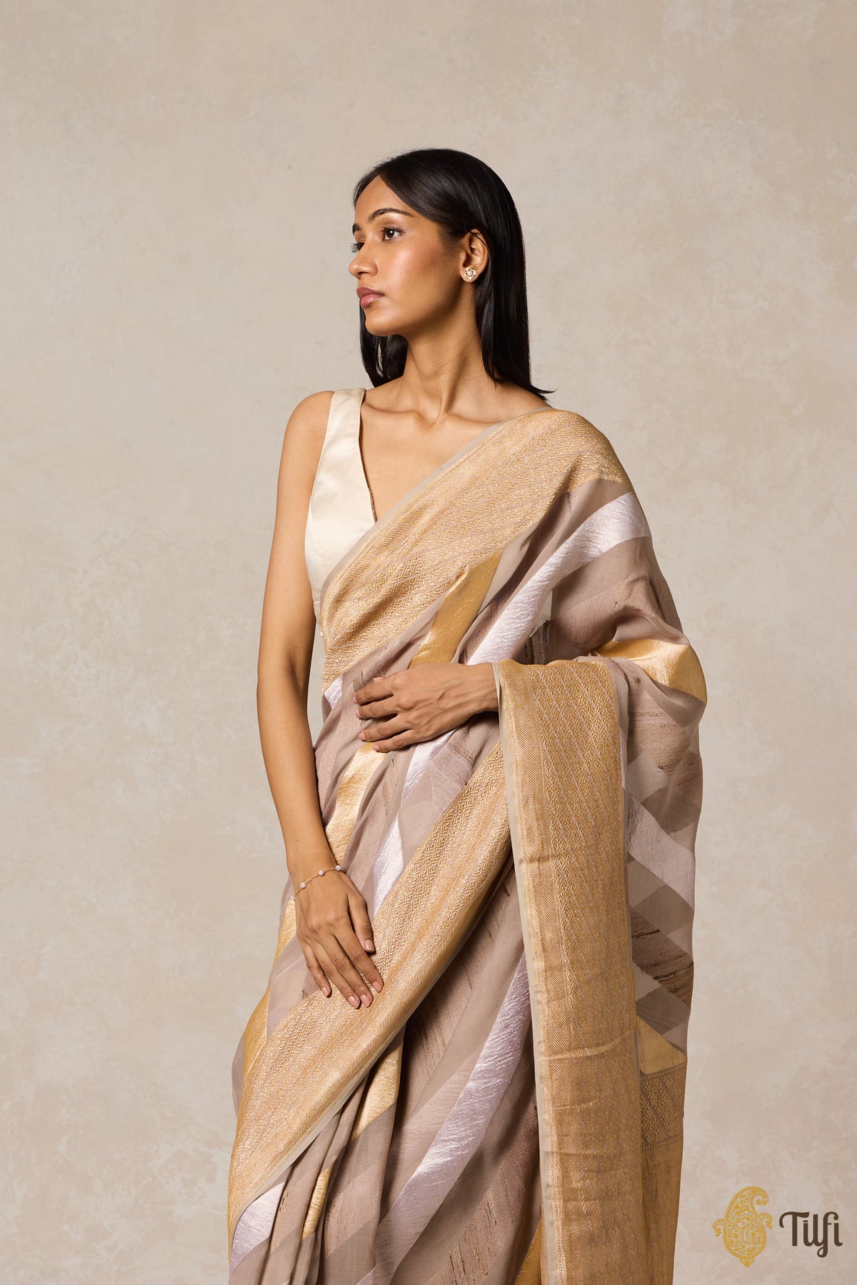 &#39;Juhi&#39; Beige-Grey Pure Georgette Banarasi Handloom Saree