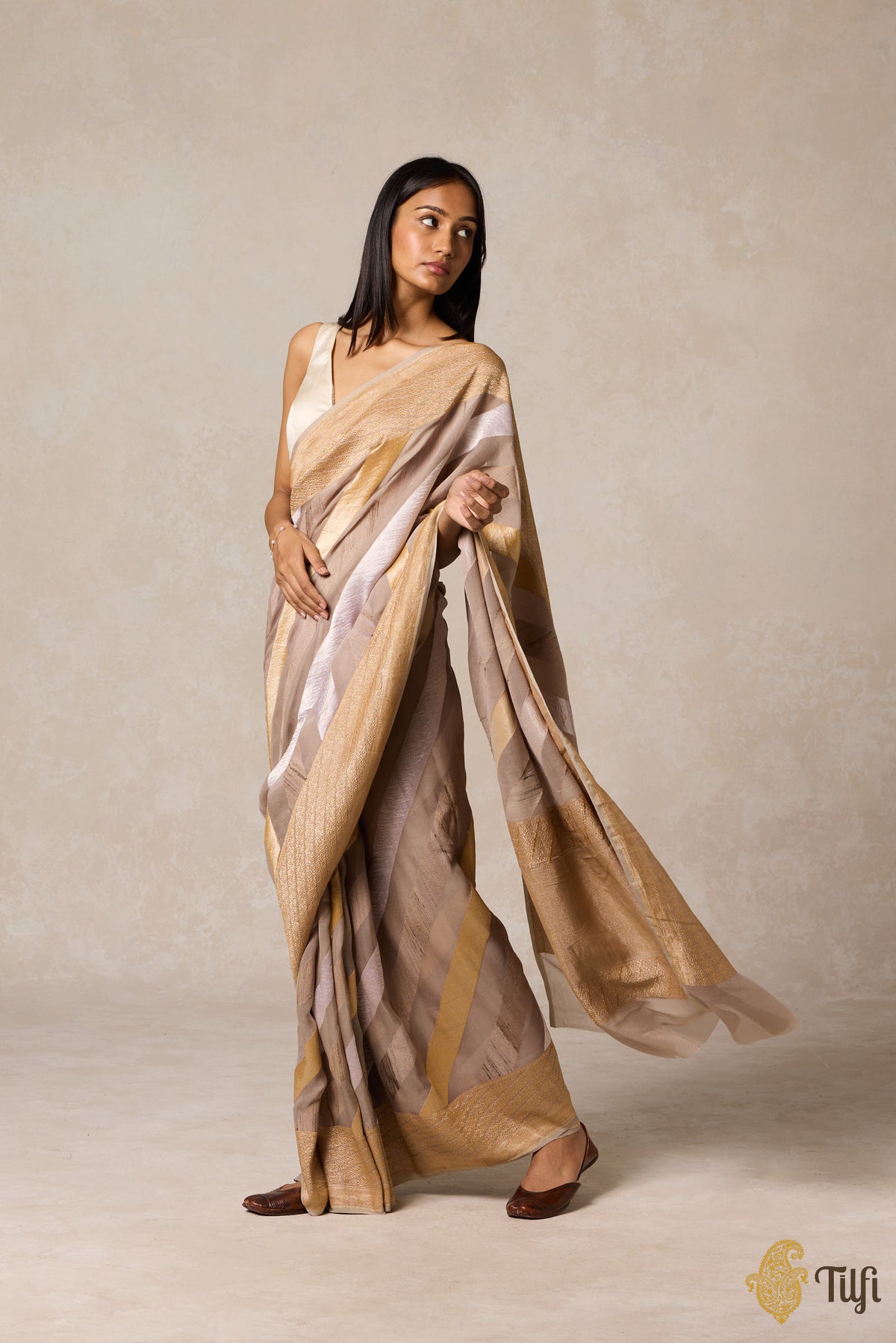 &#39;Juhi&#39; Beige-Grey Pure Georgette Banarasi Handloom Saree