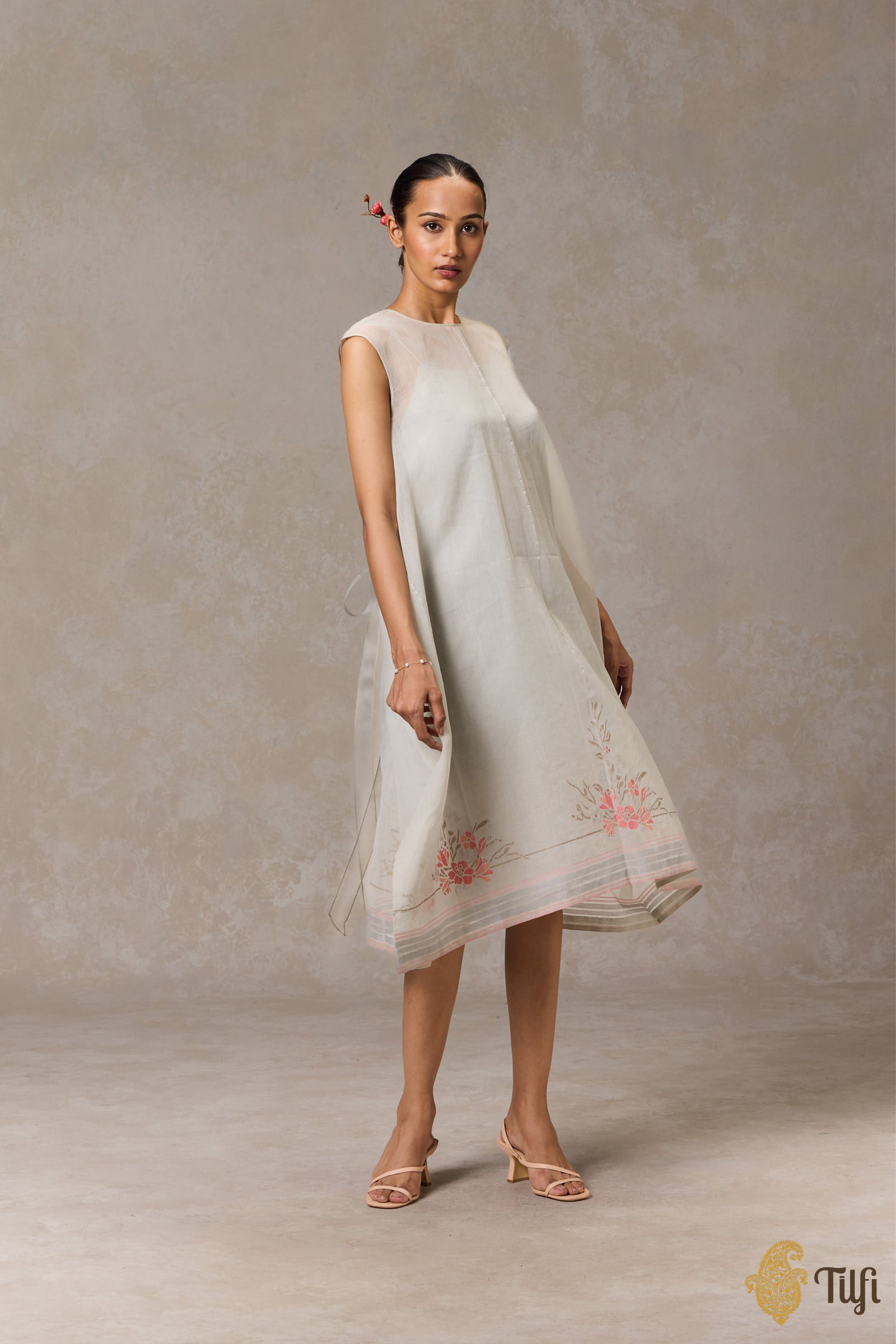 'Nageire' Light Grey Pure Cotton Jamdani Real Zari Banarasi Handloom Dress