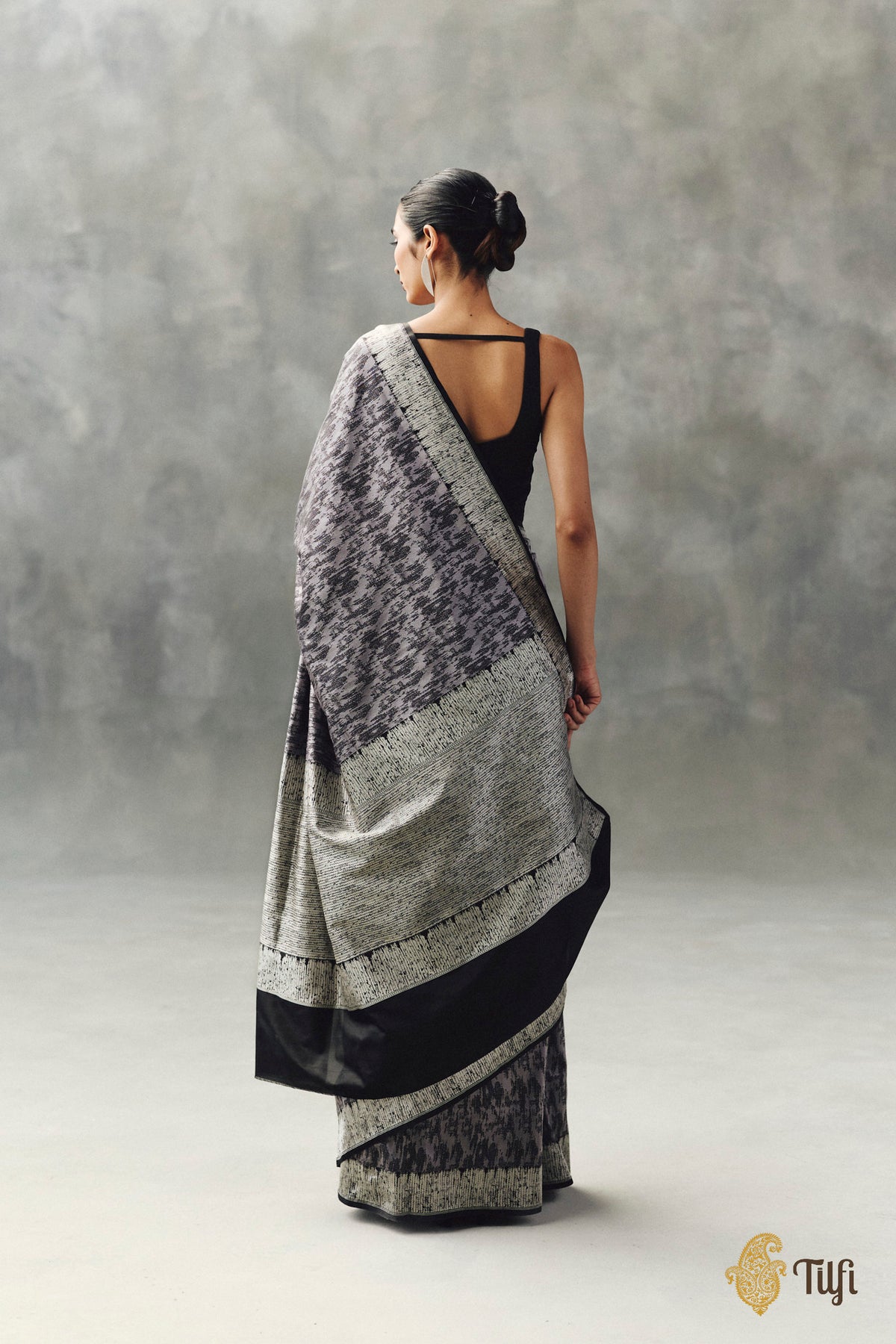 'Kumudini' Pastel Mauve-Black Pure Katan Silk Banarasi Handloom Saree