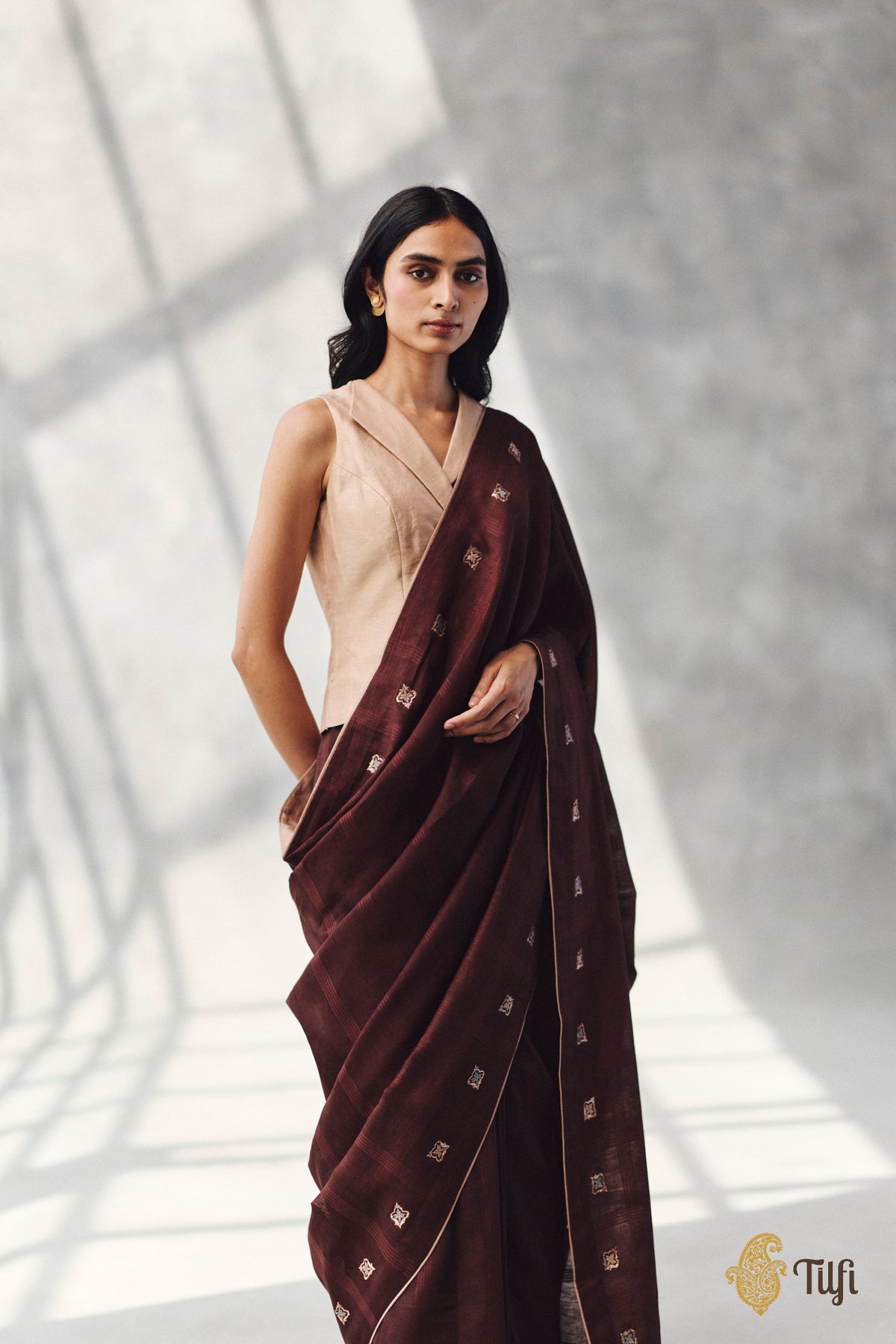 'Arpita' Dark Brown Pure Cotton Linen Banarasi Handloom Saree