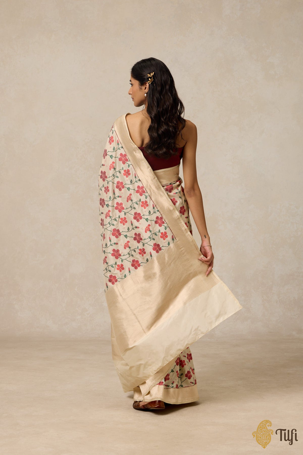 &#39;Hibiscus&#39; Off White Pure Katan Silk Banarasi Handloom Saree