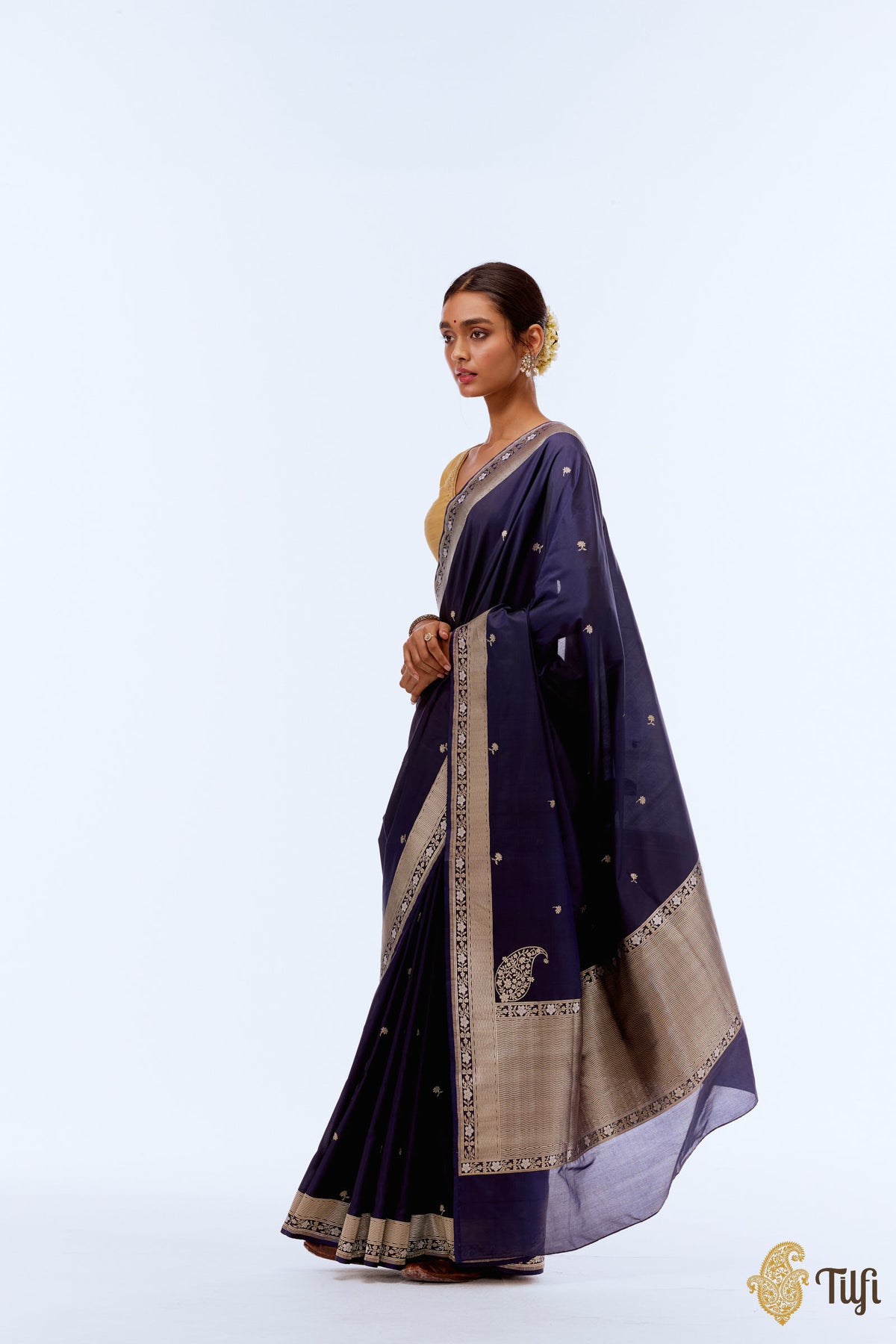 &#39;Komal Abhisar&#39; Deep Navy Pure Katan Silk Banarasi Handloom Saree