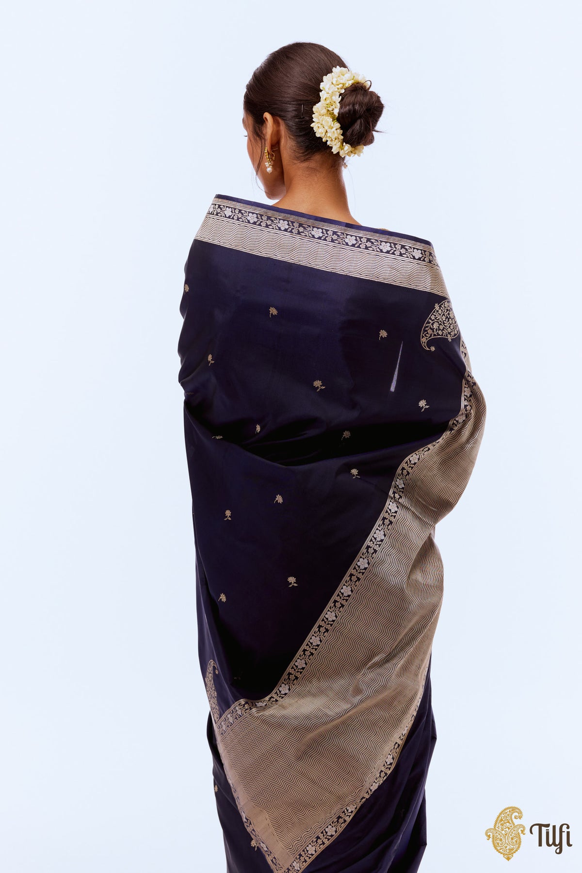 &#39;Komal Abhisar&#39; Deep Navy Pure Katan Silk Banarasi Handloom Saree