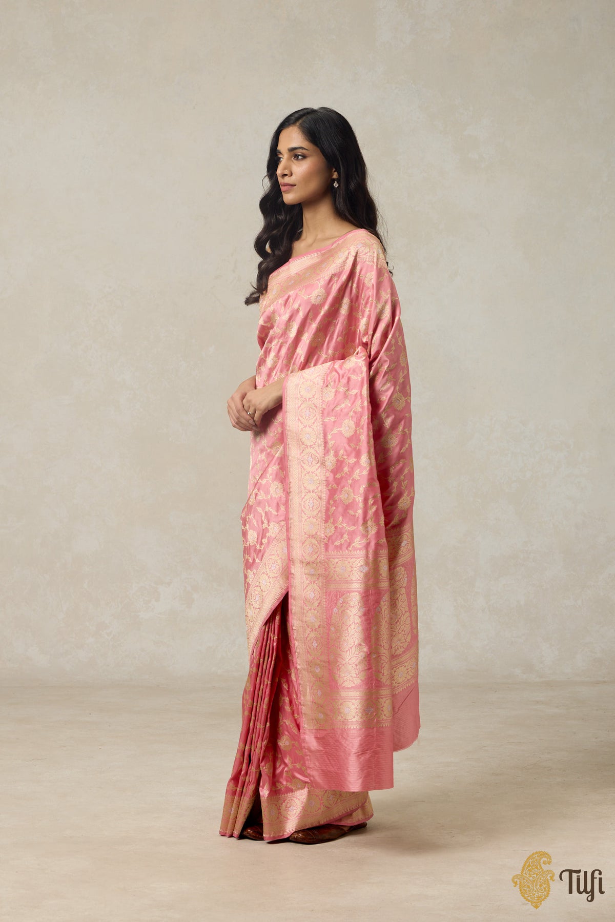 &#39;Arya&#39; Coral Peach Pure Katan Silk Banarasi Handloom Saree