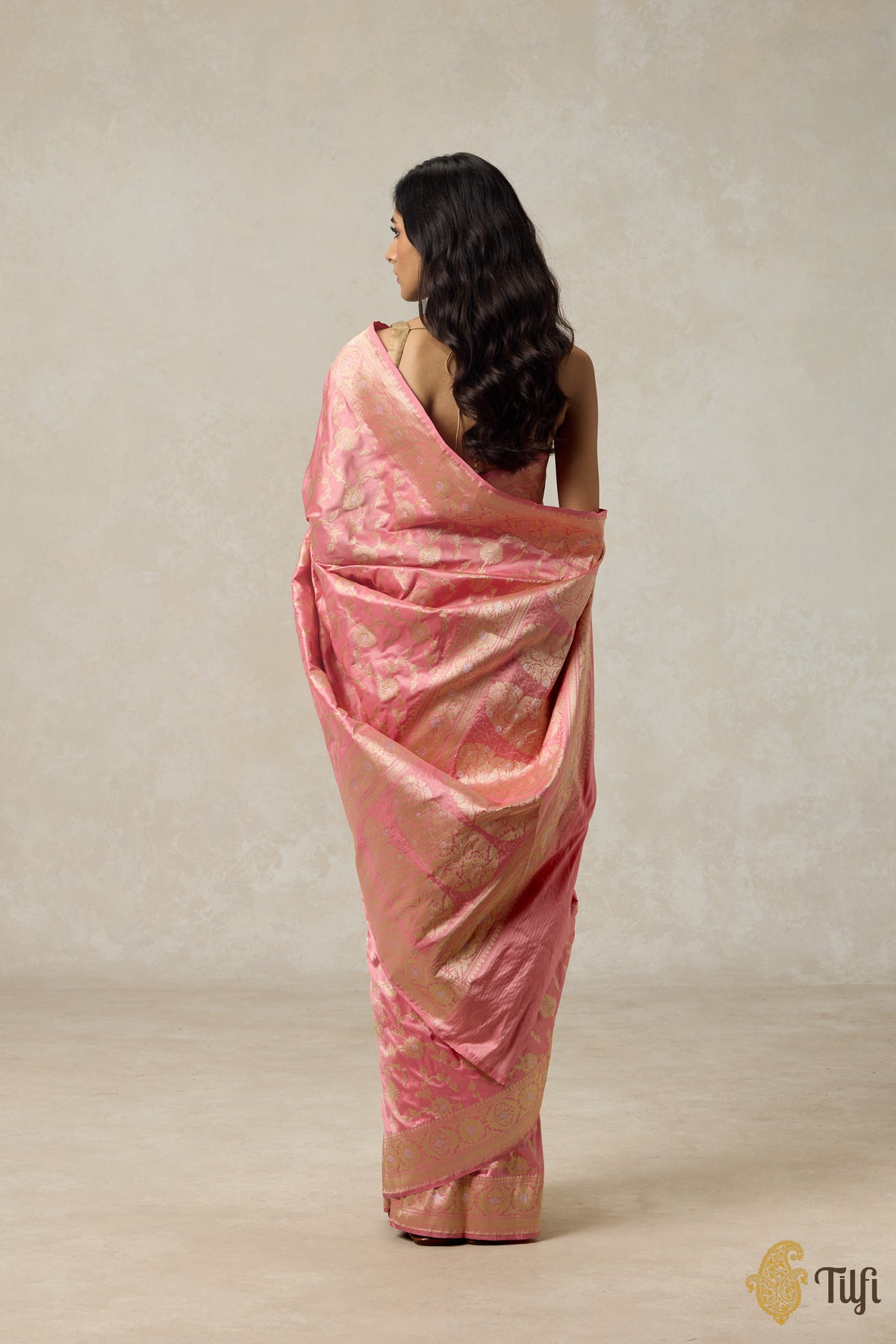 &#39;Arya&#39; Coral Peach Pure Katan Silk Banarasi Handloom Saree