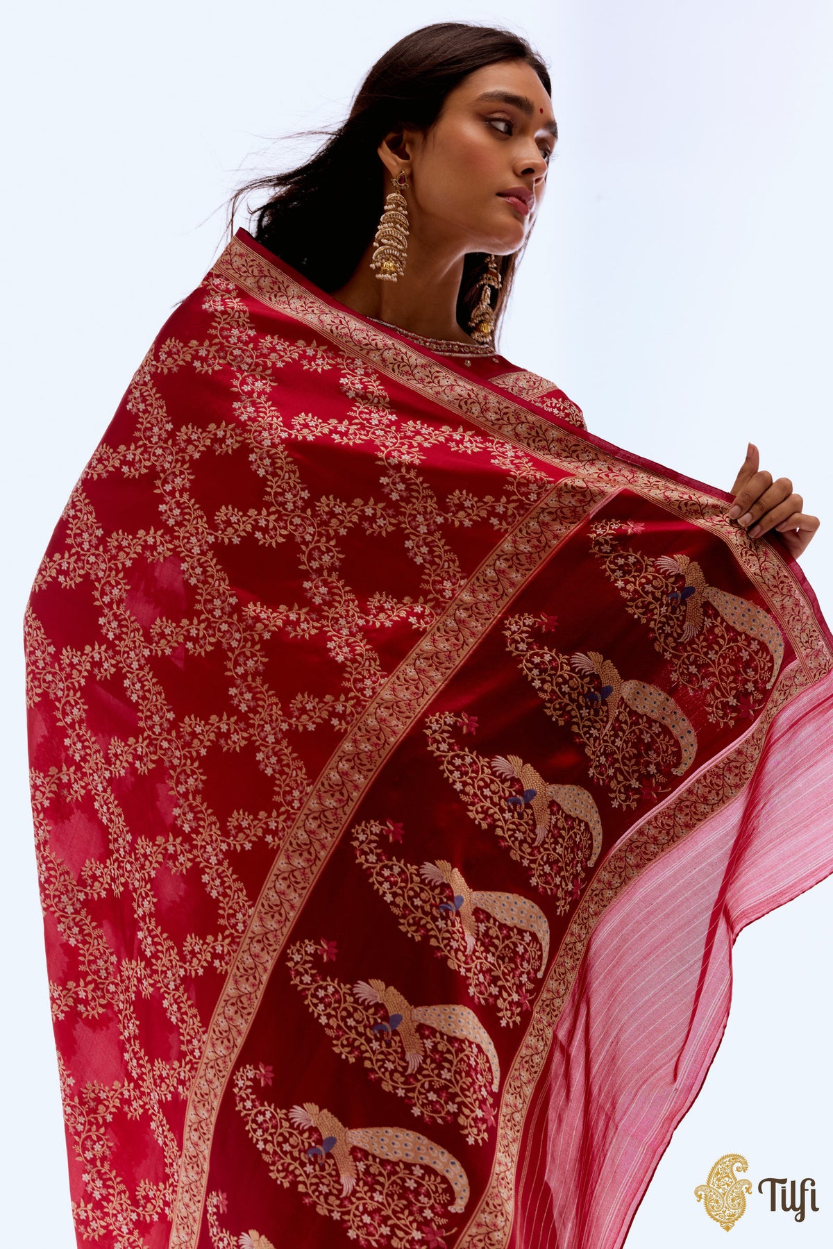 &#39;Komal Vihang&#39; Red Pure Katan Silk Banarasi Handloom Saree