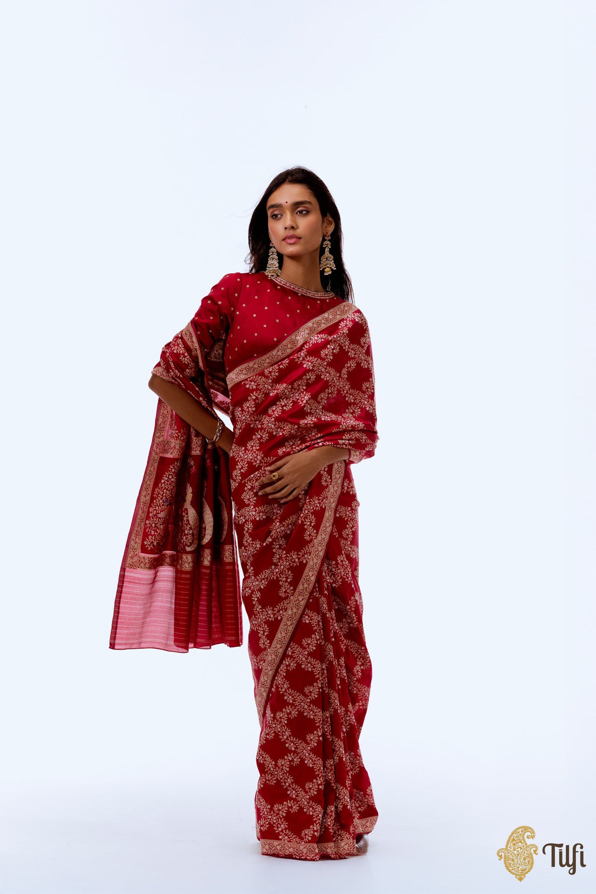 &#39;Komal Vihang&#39; Red Pure Katan Silk Banarasi Handloom Saree