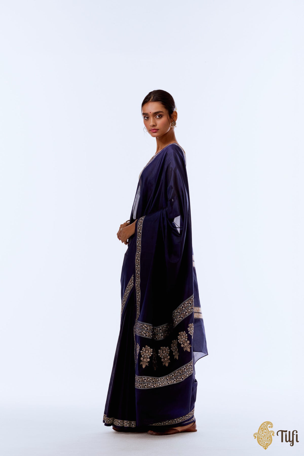 &#39;Kamalika Raag&#39; Navy Blue Pure Katan Silk Georgette Banarasi Handloom Saree