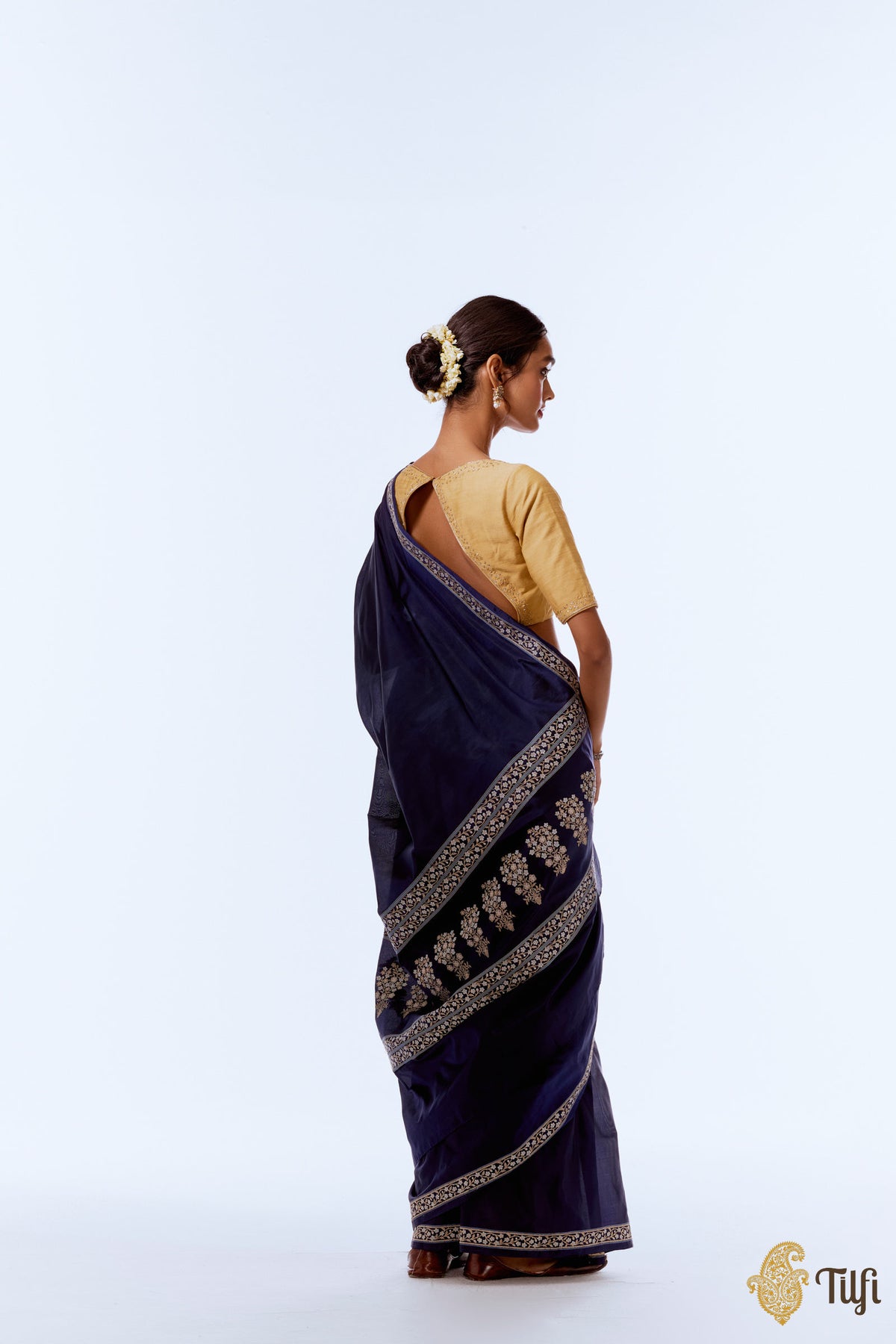 &#39;Kamalika Raag&#39; Navy Blue Pure Katan Silk Georgette Banarasi Handloom Saree