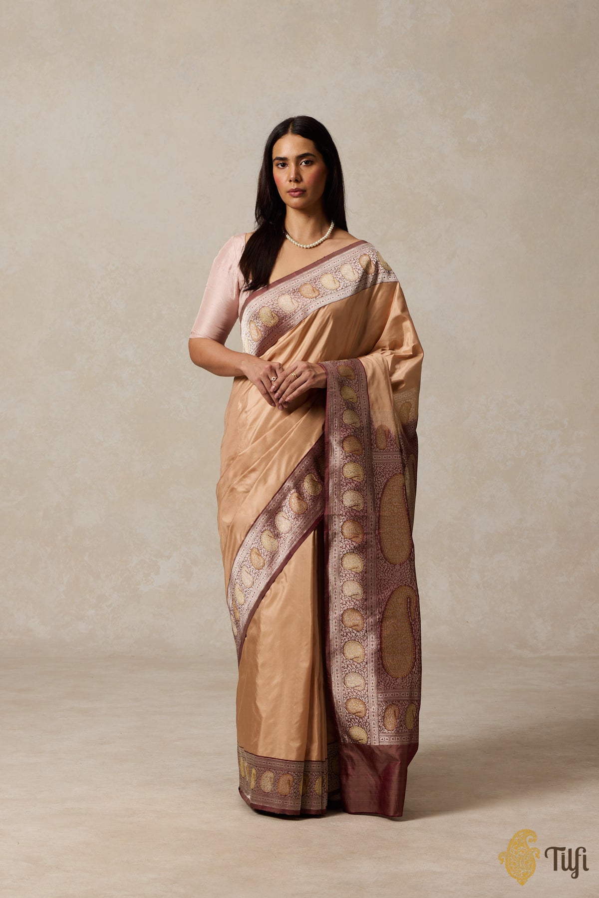 &#39;Uttara&#39; Peach-Brown Pure Katan Silk Banarasi Handloom Saree