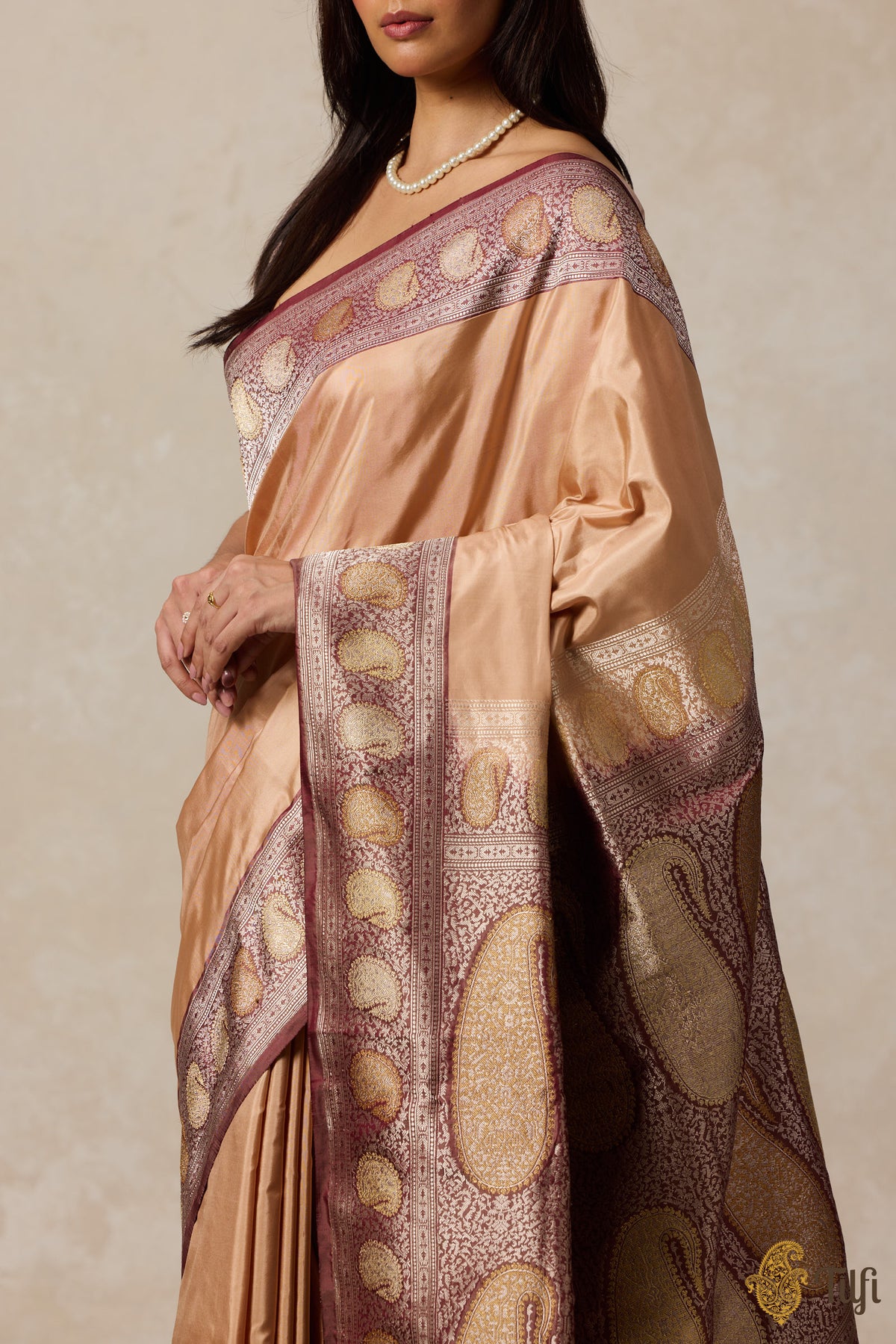 &#39;Uttara&#39; Peach-Brown Pure Katan Silk Banarasi Handloom Saree