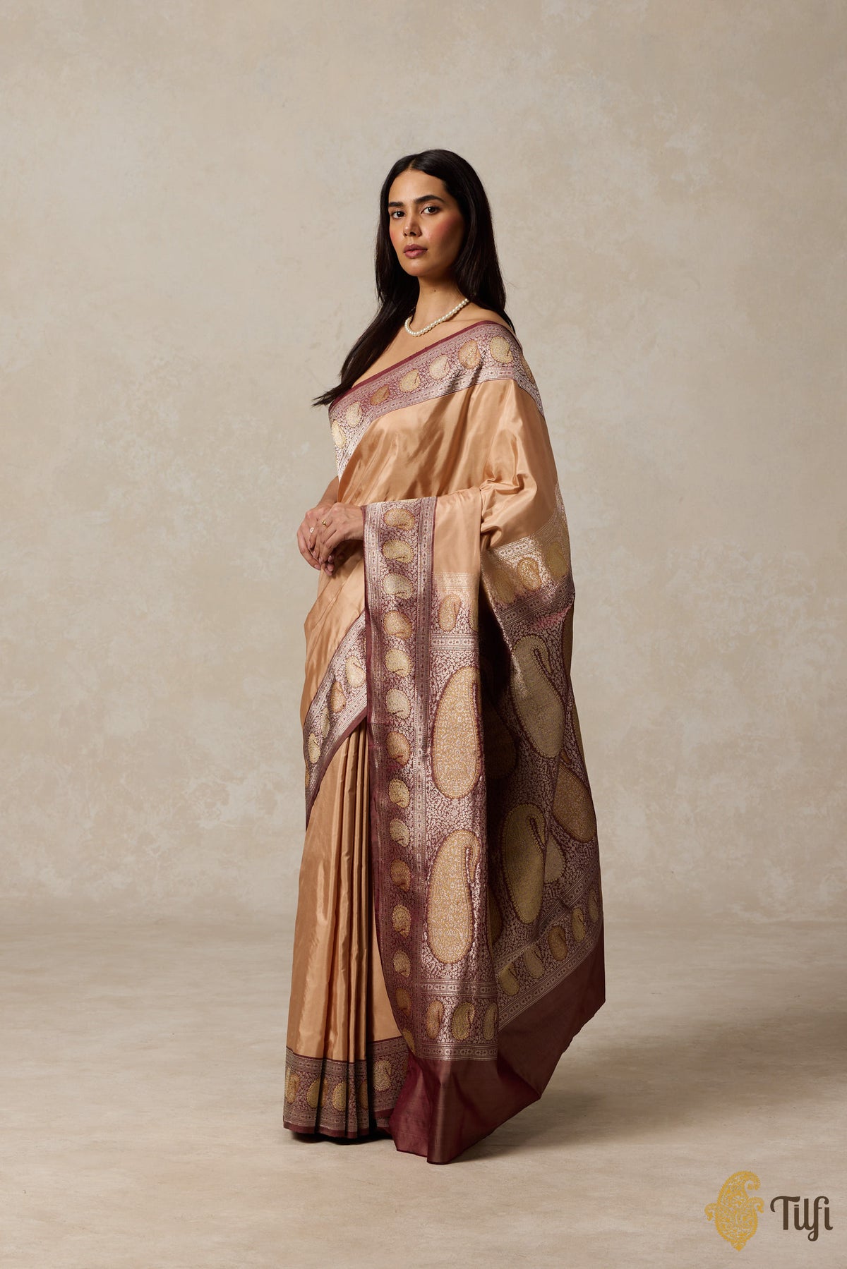 &#39;Uttara&#39; Peach-Brown Pure Katan Silk Banarasi Handloom Saree