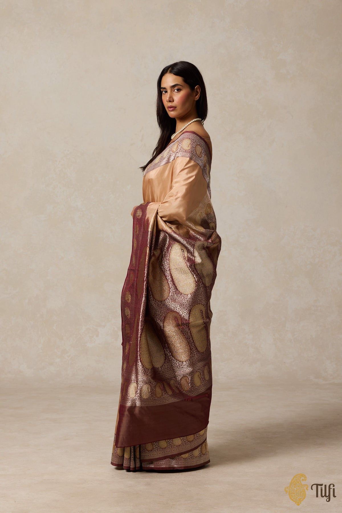 &#39;Uttara&#39; Peach-Brown Pure Katan Silk Banarasi Handloom Saree