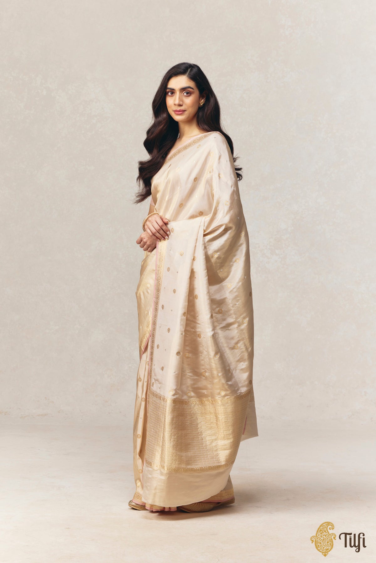 Off-White Pure Katan By Tissue Kadwa Roopa Sona Booti saree