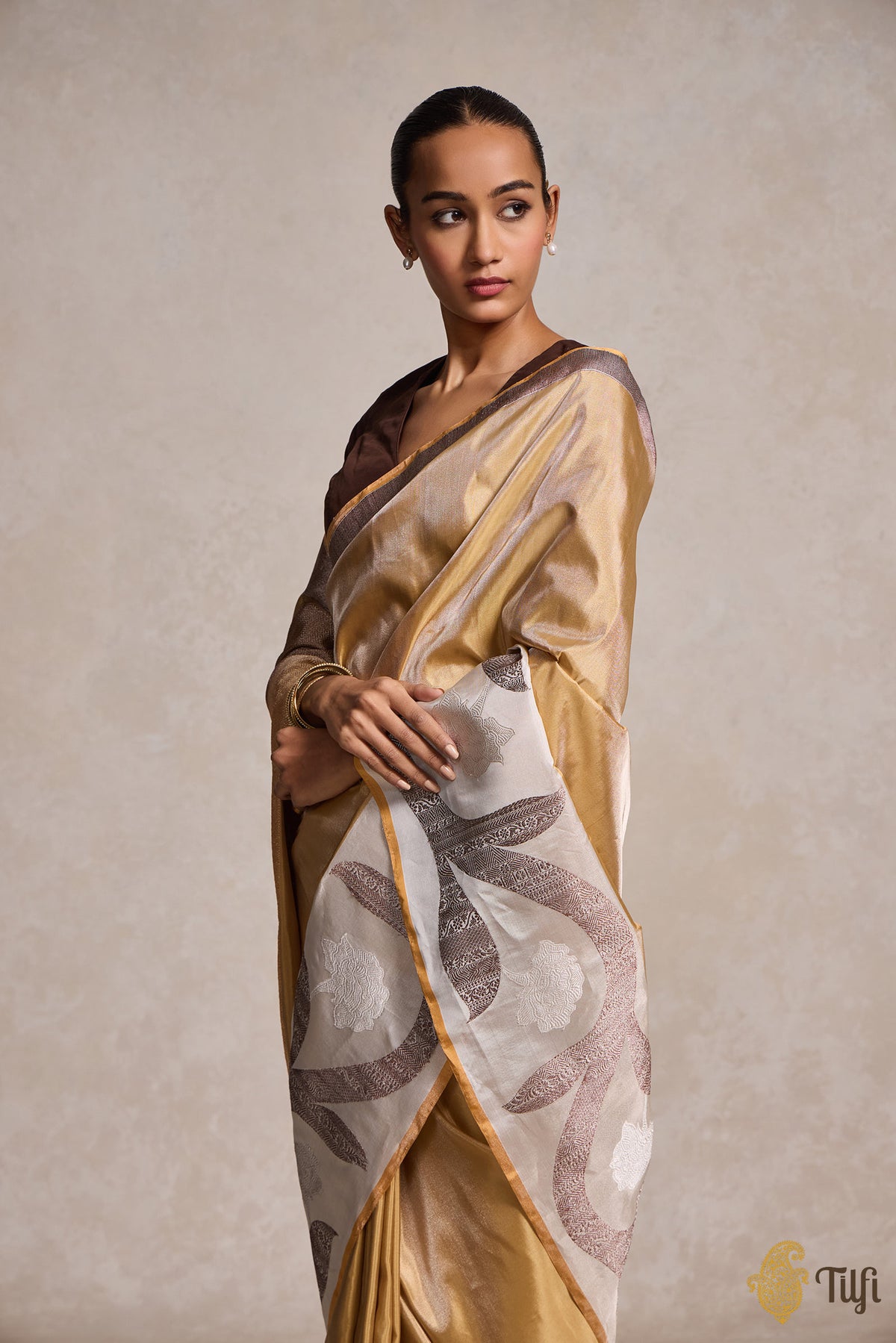 &#39;Zuhra&#39; Gold-White  Pure Ektara Silk Tissue Banarasi Handloom Saree