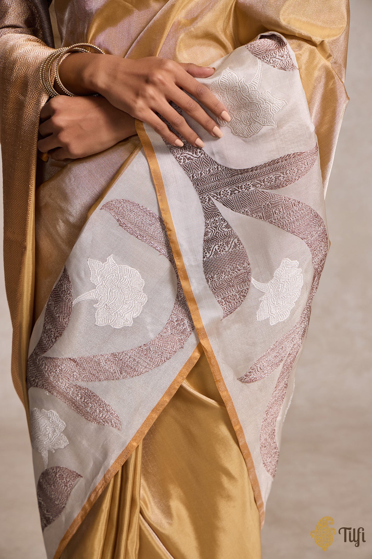 &#39;Zuhra&#39; Gold-White  Pure Ektara Silk Tissue Banarasi Handloom Saree