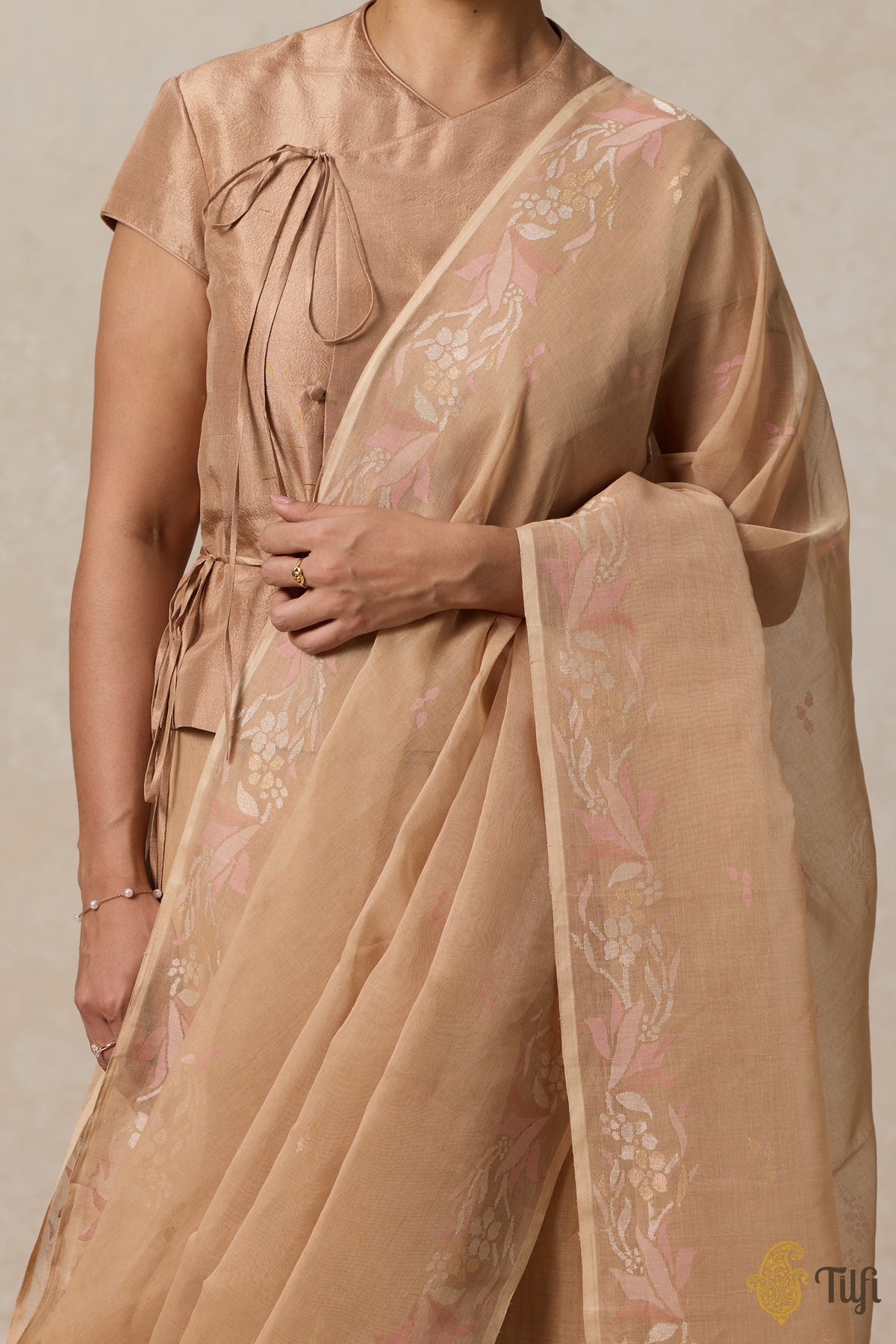 &#39;Fuyu&#39; Beige Pure Cotton Jamdani Real Zari Banarasi Handloom Saree