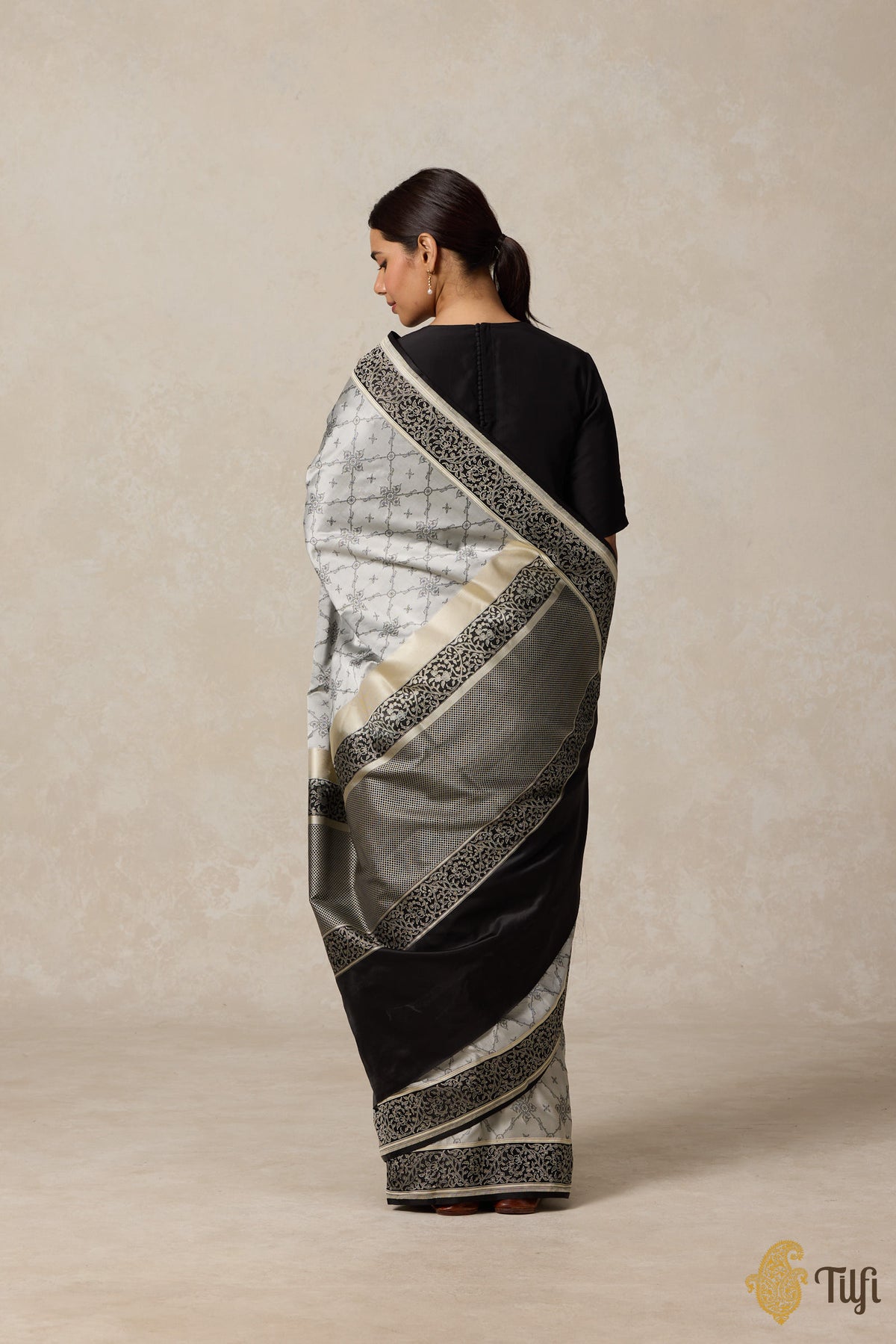 Grey &amp; Black Pure Soft Satin Tanchoi Banarasi Handloom Saree