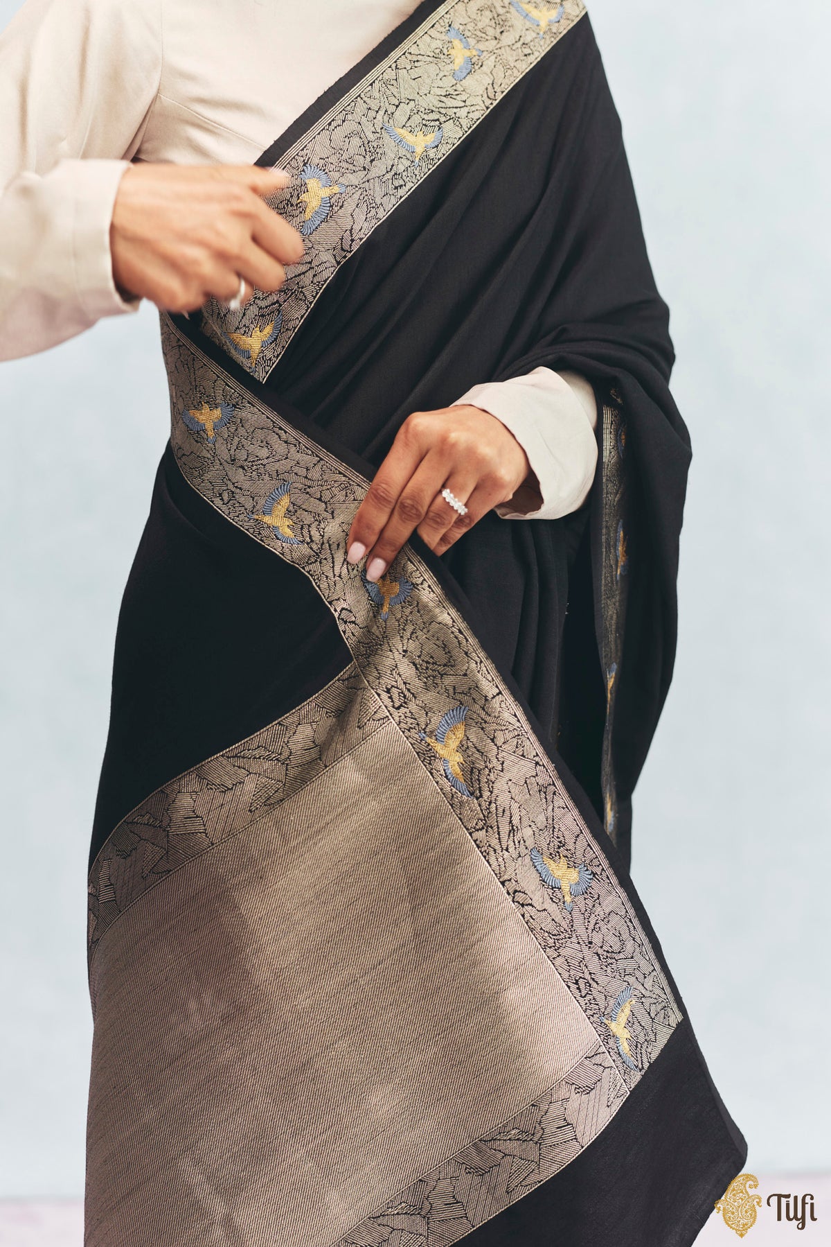 'FrostBorn' Black Silk-Pashmina Wool Banarasi Handloom Saree