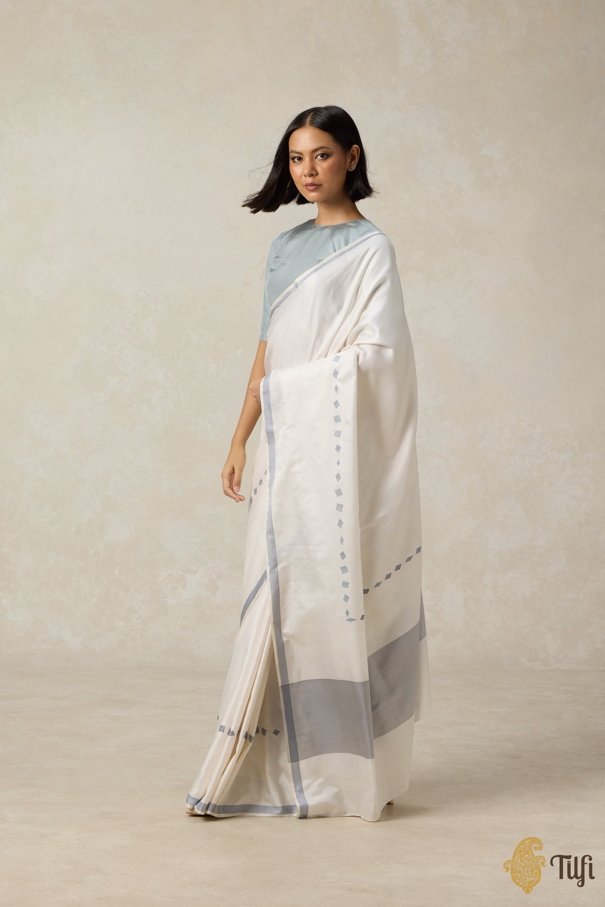 &#39;Aria&#39; White Pure Silk Twill Banarasi Handloom Saree