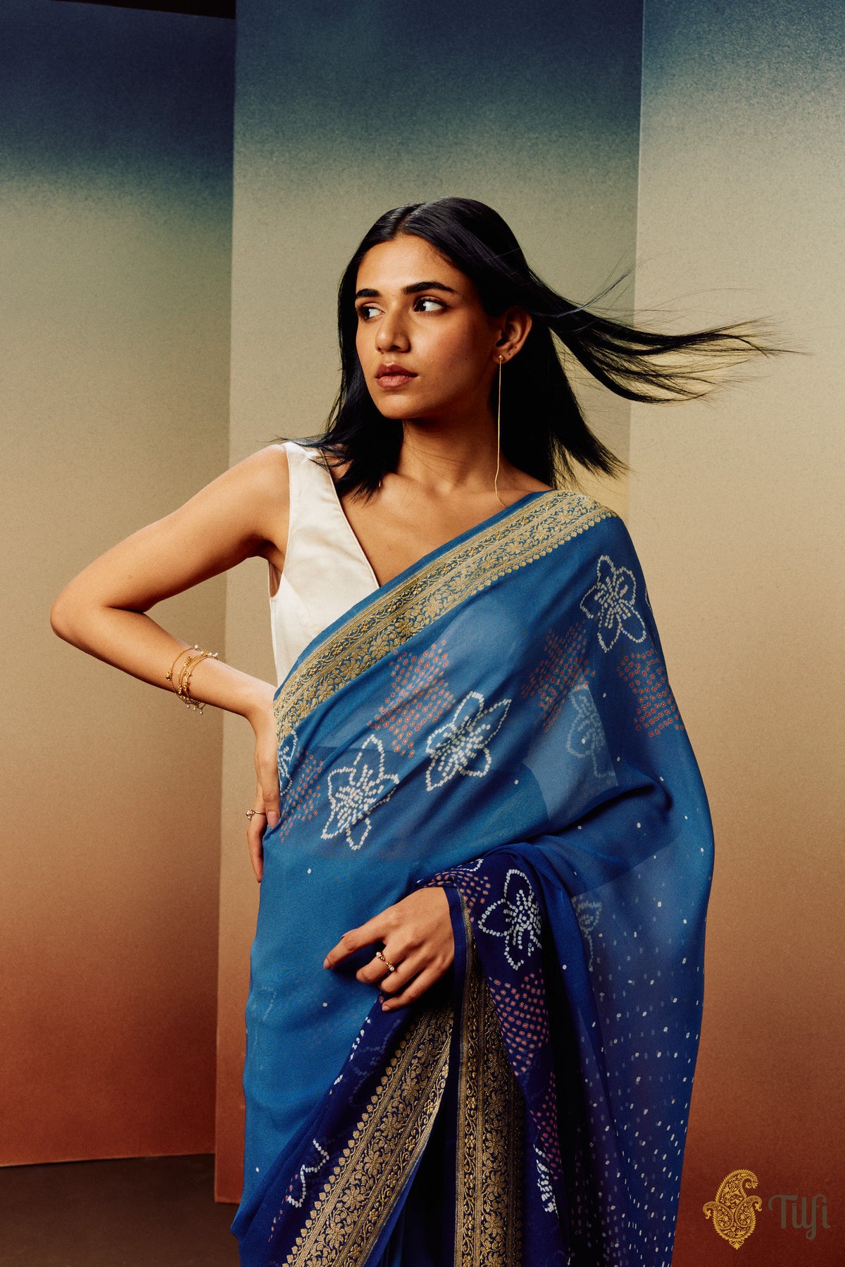 &#39;Plumeria&#39; Blue Ombre Pure Georgette Banarasi Bandhani Handloom Saree