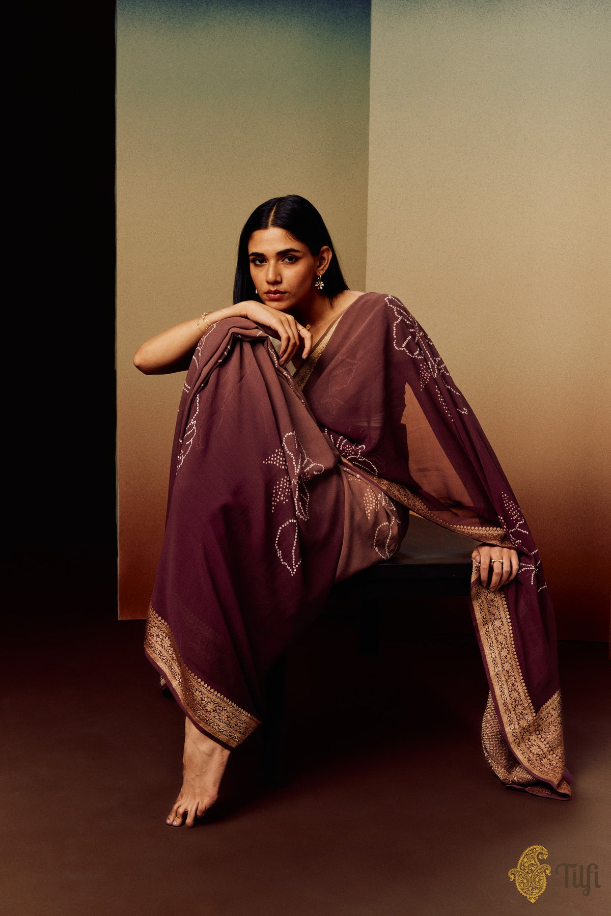 &#39;Hibiscus&#39; Purple Ombre Pure Georgette Banarasi Bandhani Handloom Saree