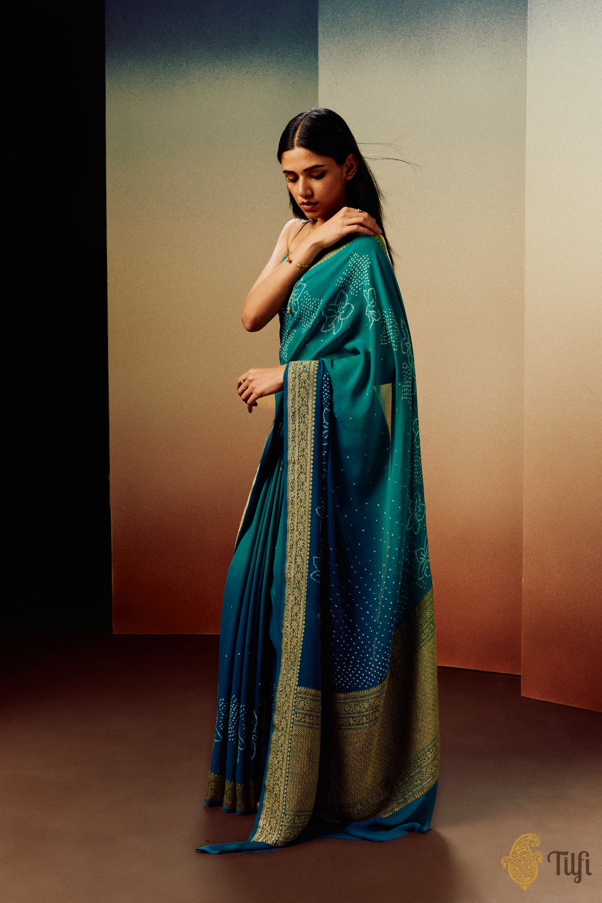 &#39;Plumeria&#39; Teal Green-Blue Pure Georgette Banarasi Bandhani Handloom Saree