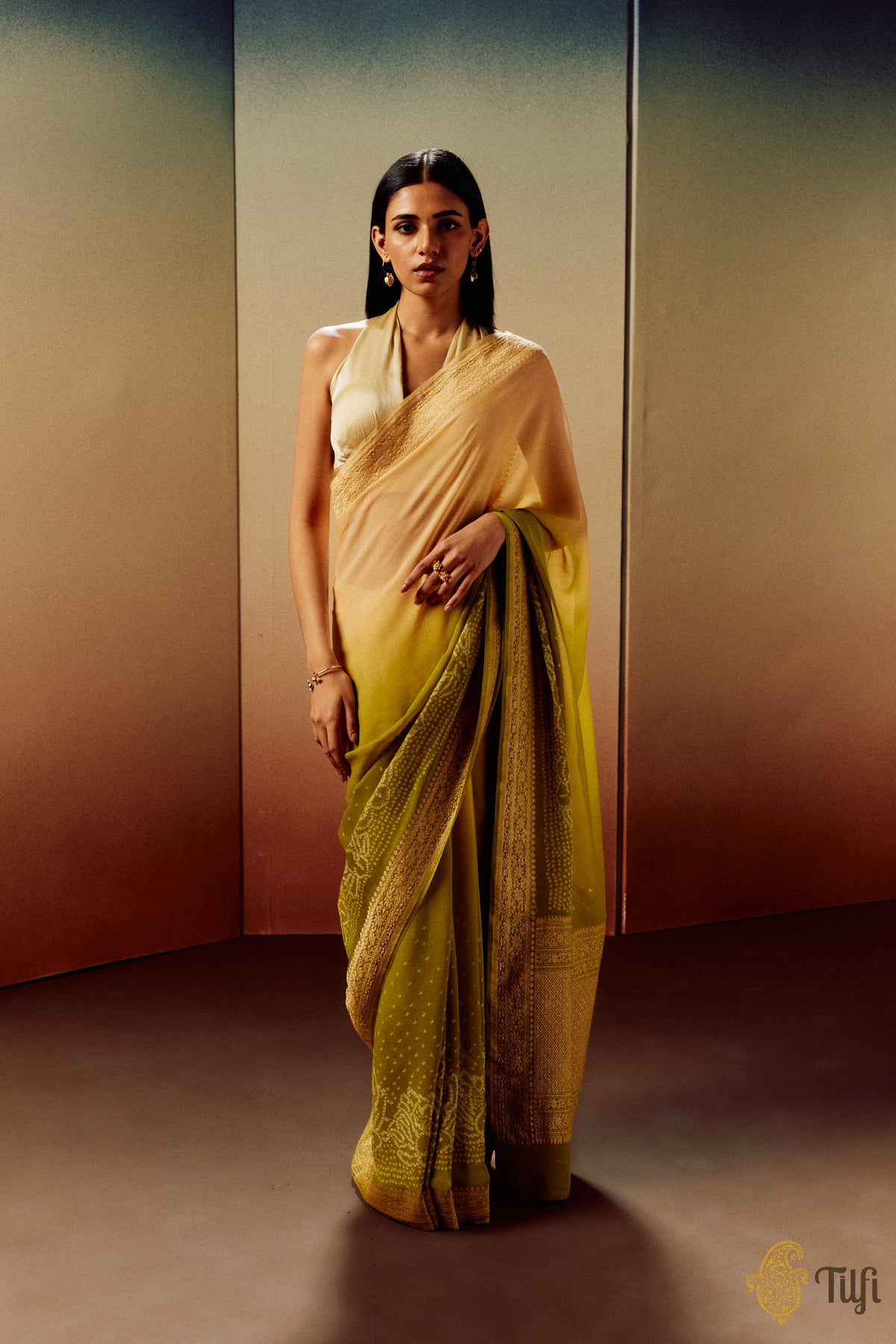 &#39;Lotus&#39; Light Green-Peach Pure Georgette Banarasi Bandhani Handloom Saree