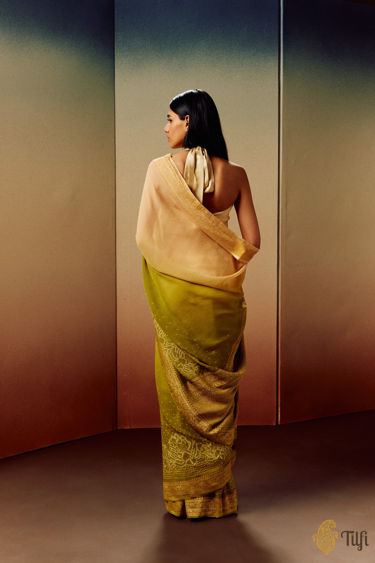 &#39;Lotus&#39; Light Green-Peach Pure Georgette Banarasi Bandhani Handloom Saree