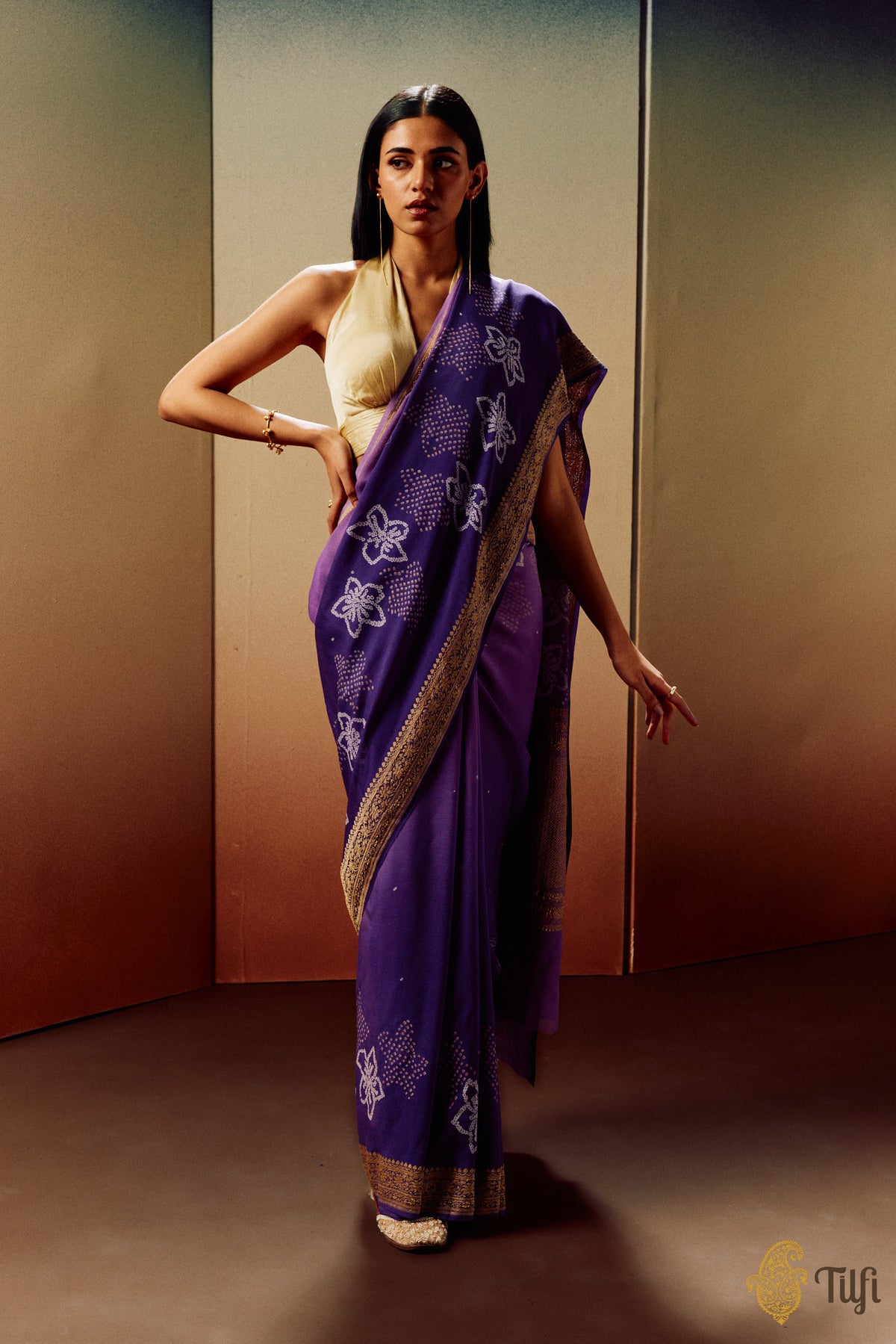 &#39;Plumeria&#39; Purple Ombre Pure Georgette Banarasi Bandhani Handloom Saree