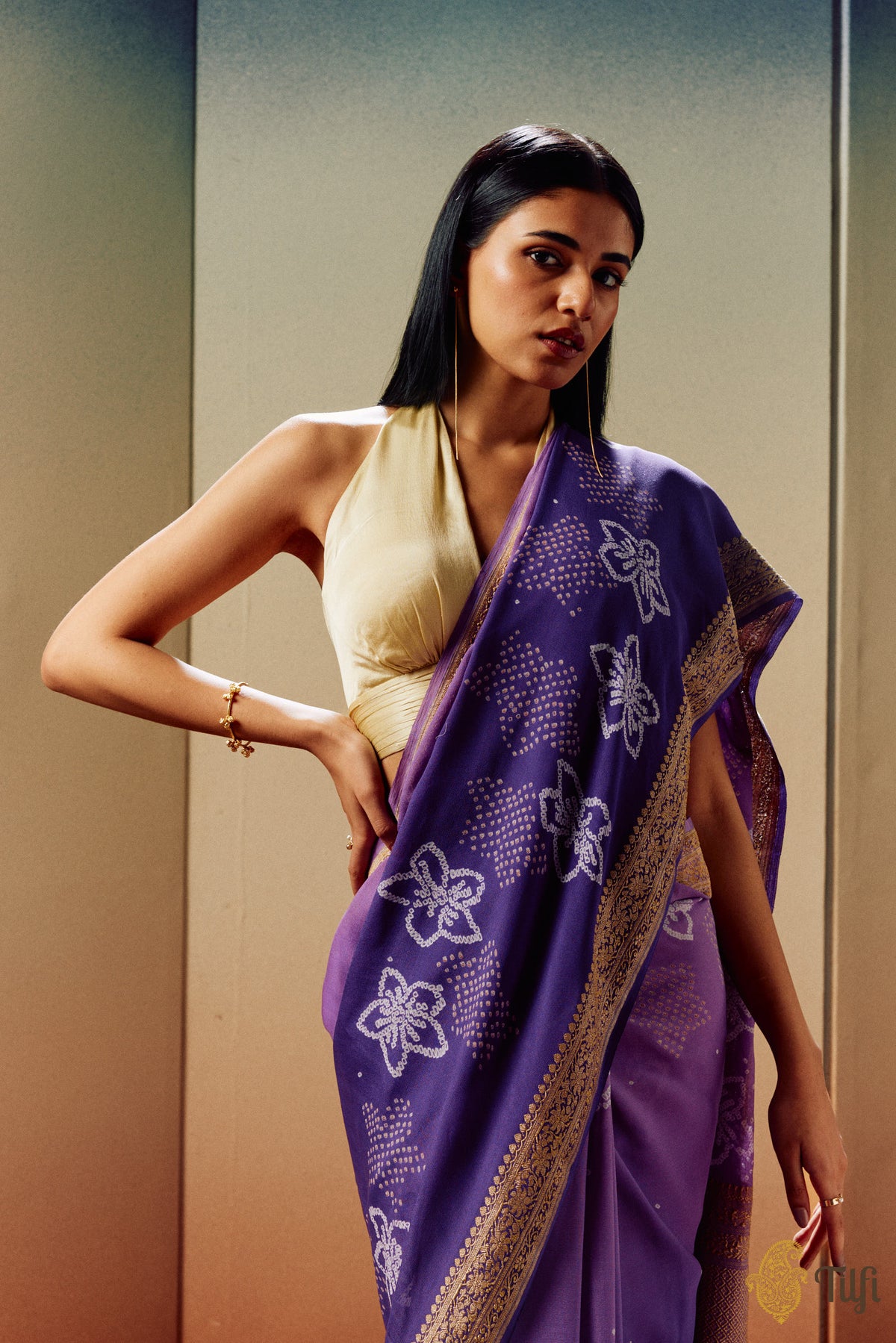 &#39;Plumeria&#39; Purple Ombre Pure Georgette Banarasi Bandhani Handloom Saree