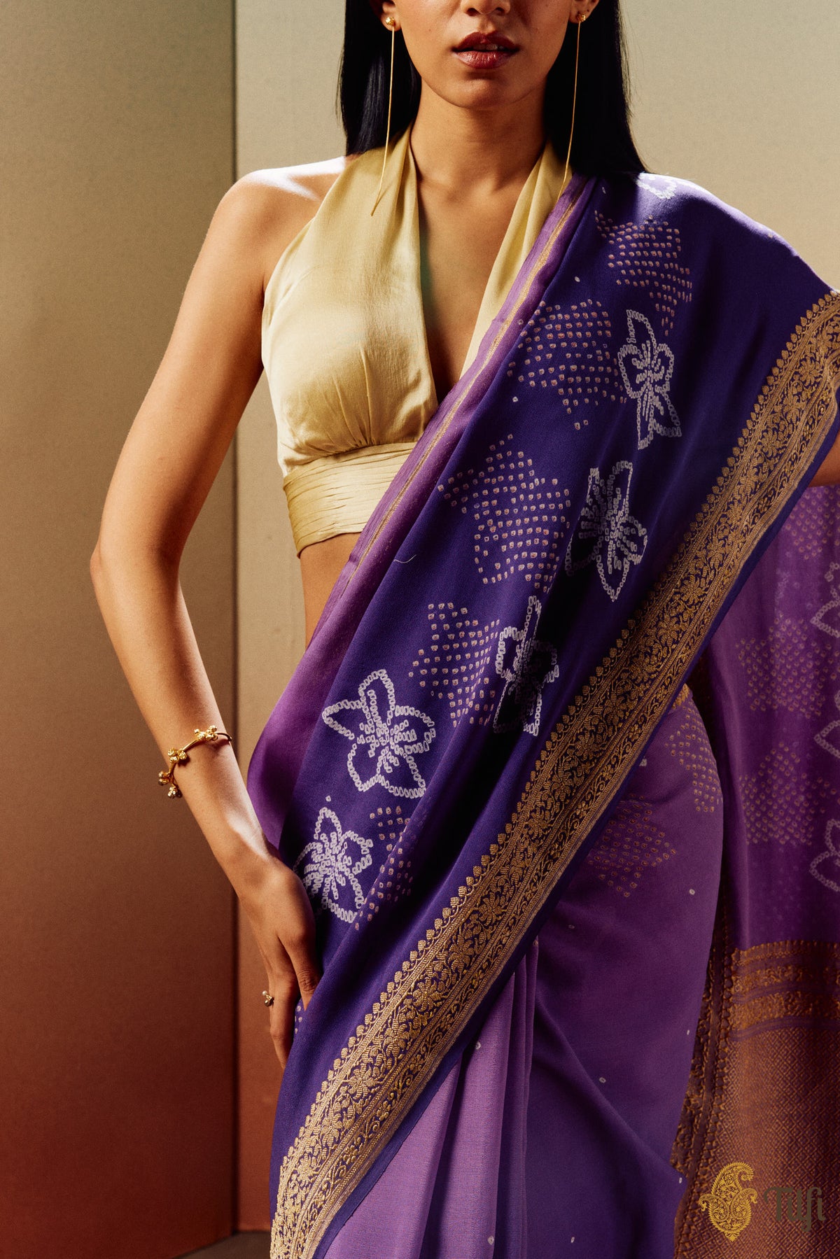 &#39;Plumeria&#39; Purple Ombre Pure Georgette Banarasi Bandhani Handloom Saree