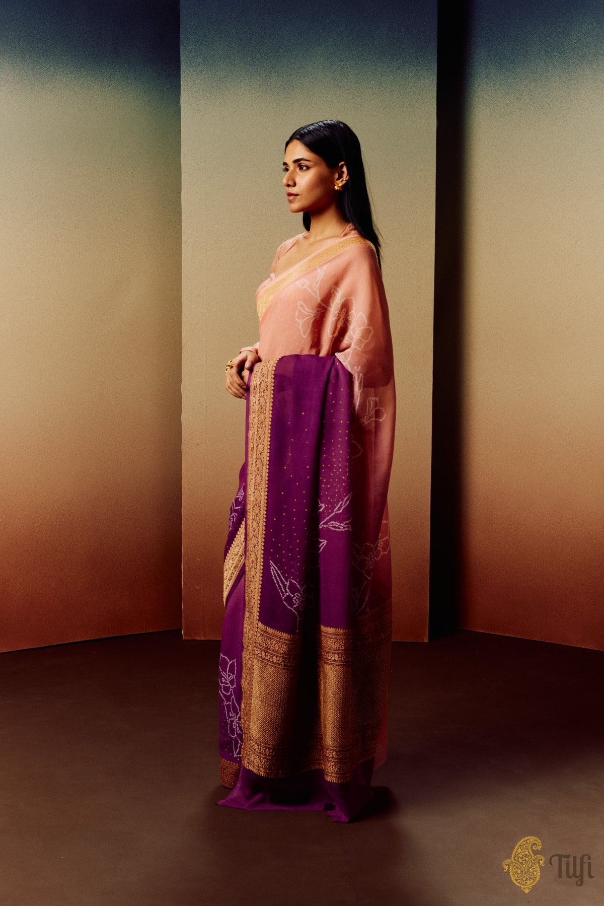 &#39;Periwinkle&#39; Purple-Peach Pure Georgette Banarasi Bandhani Handloom Saree