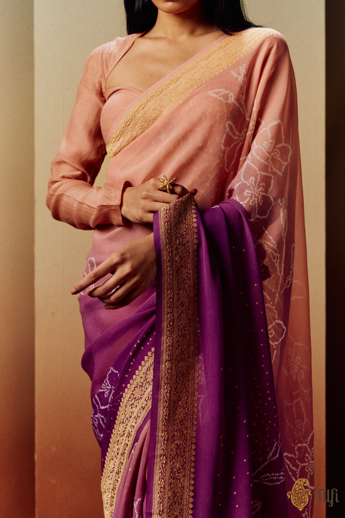 &#39;Periwinkle&#39; Purple-Peach Pure Georgette Banarasi Bandhani Handloom Saree