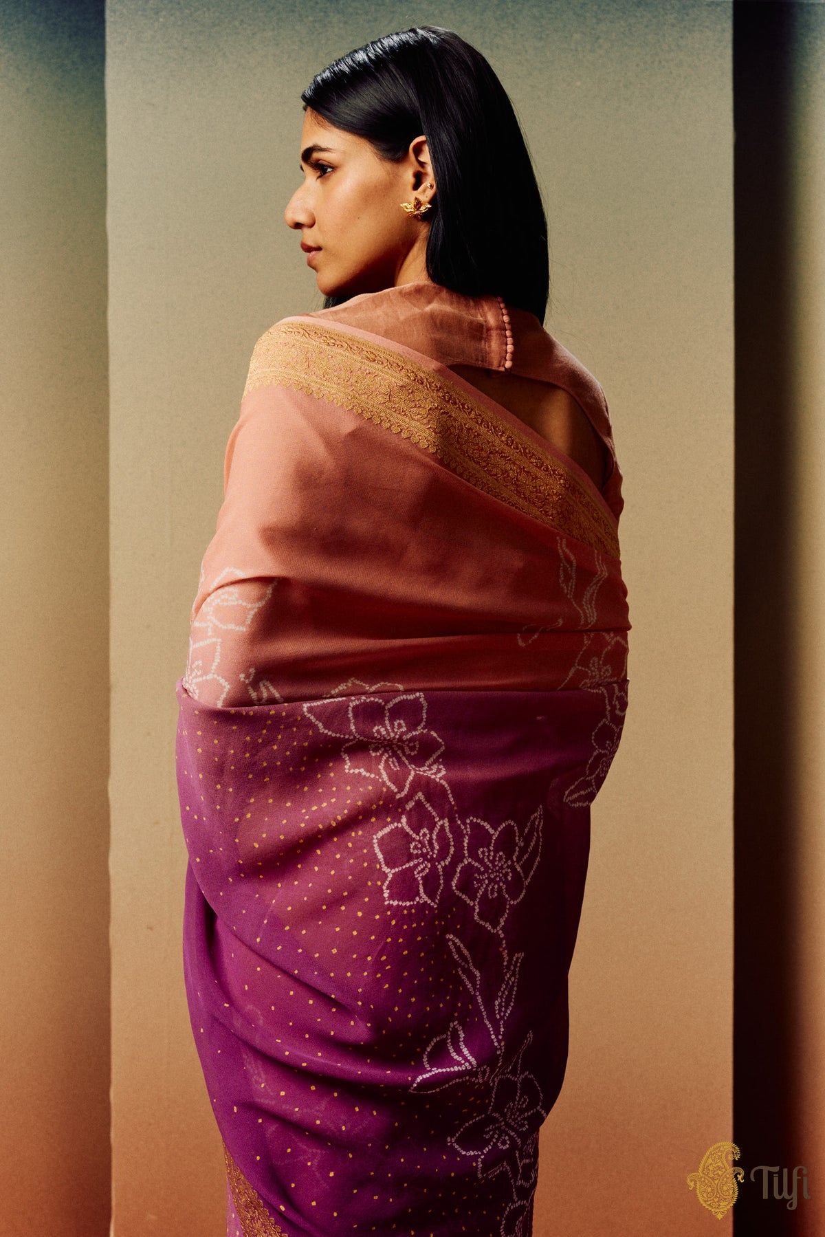 &#39;Periwinkle&#39; Purple-Peach Pure Georgette Banarasi Bandhani Handloom Saree