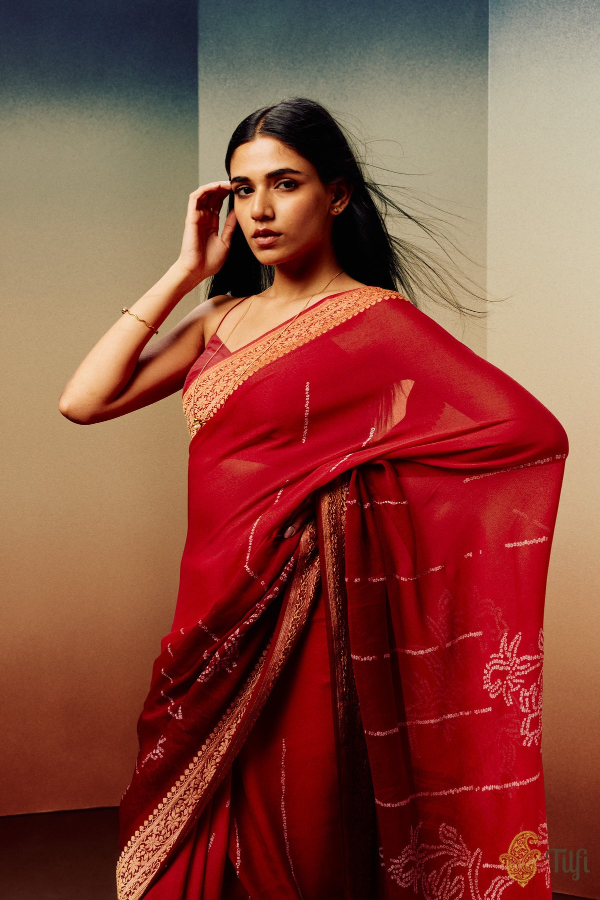 &#39;Fuchsia&#39; Red Ombre Pure Georgette Banarasi Bandhani Handloom Saree