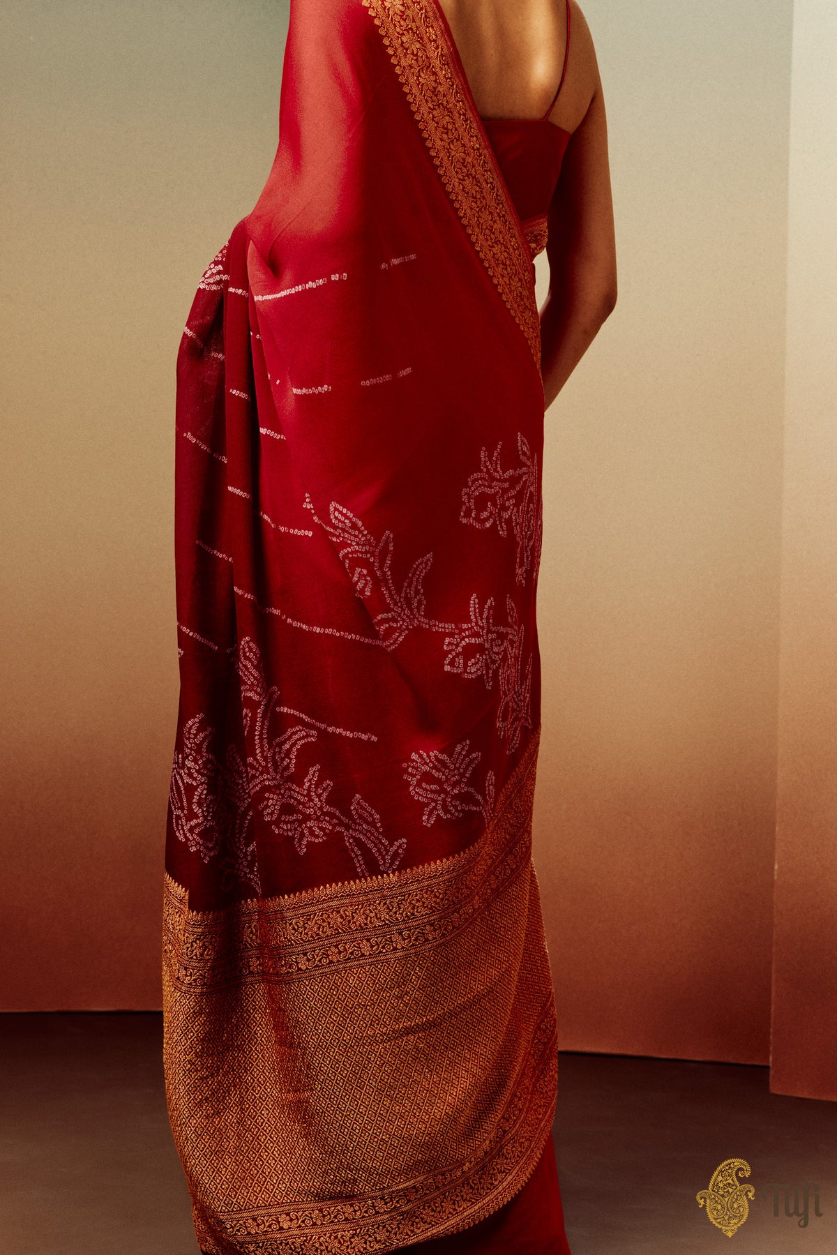 &#39;Fuchsia&#39; Red Ombre Pure Georgette Banarasi Bandhani Handloom Saree