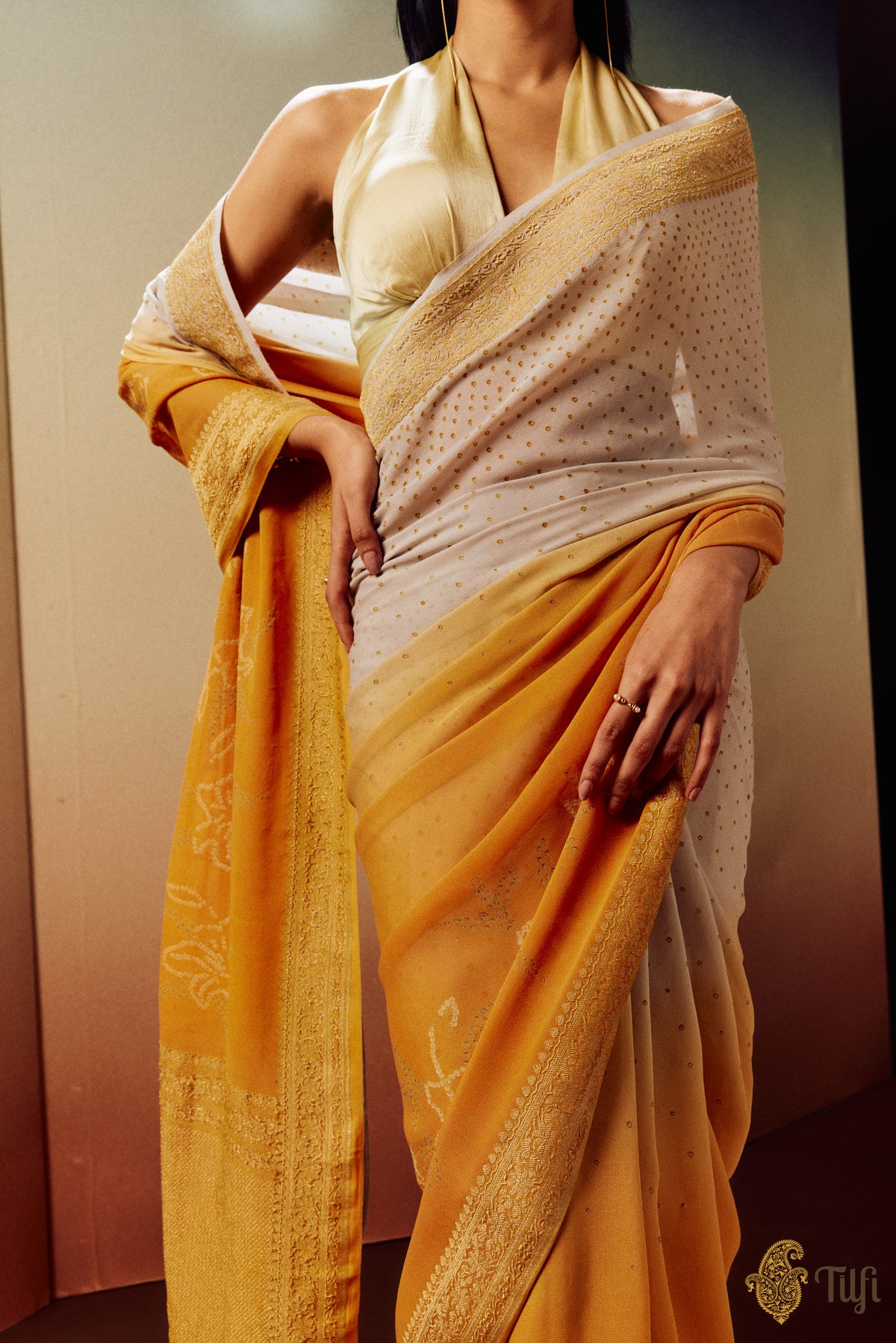 &#39;Lily&#39; Off-white-Yellow Pure Georgette Banarasi Bandhani Handloom Saree